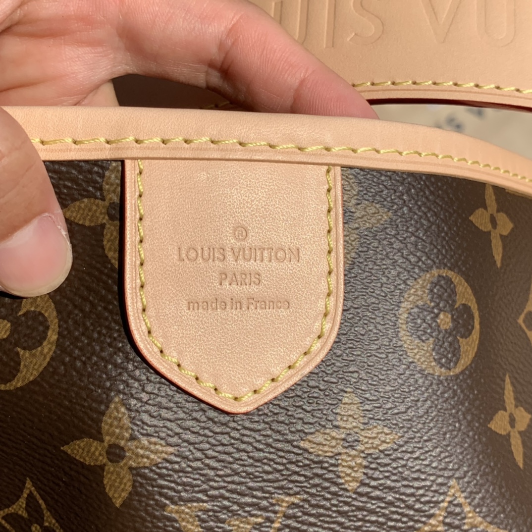 非市场普通货 进口皮料半钢五金 m40352小号尺寸：42*28*14cm 香港贸易公司订单！这是一只超