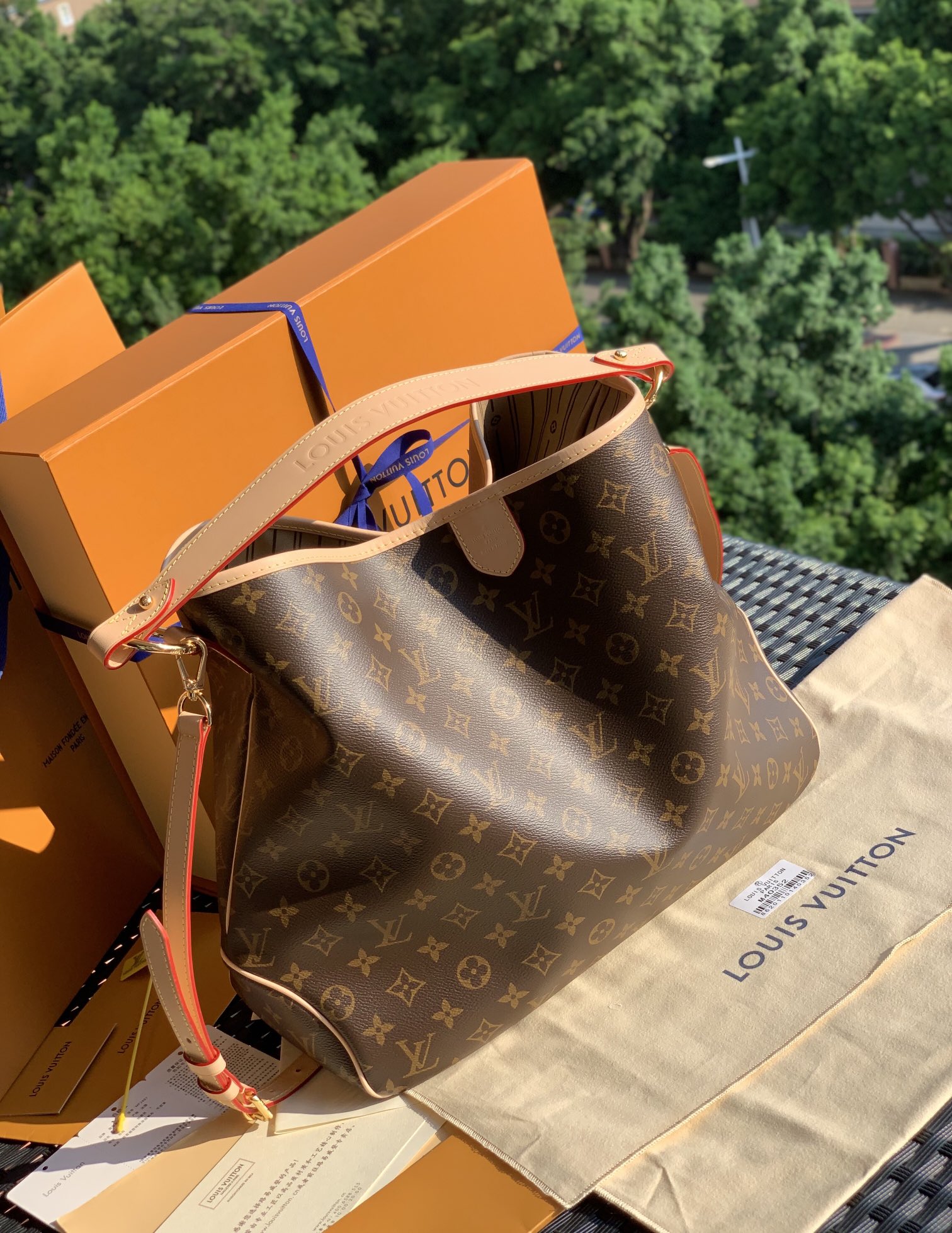 非市场普通货 进口皮料半钢五金 m40353大号尺寸：52*35*15香港贸易公司订单！这只Deligh