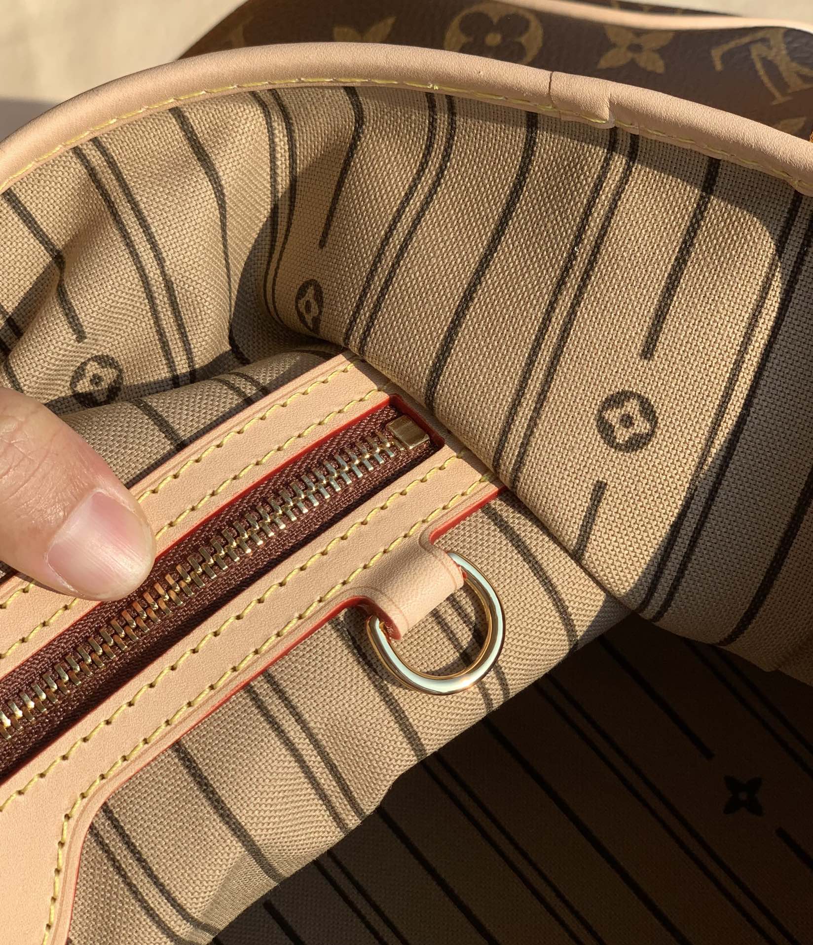 非市场普通货 进口皮料半钢五金 m40353大号尺寸：52*35*15香港贸易公司订单！这只Deligh