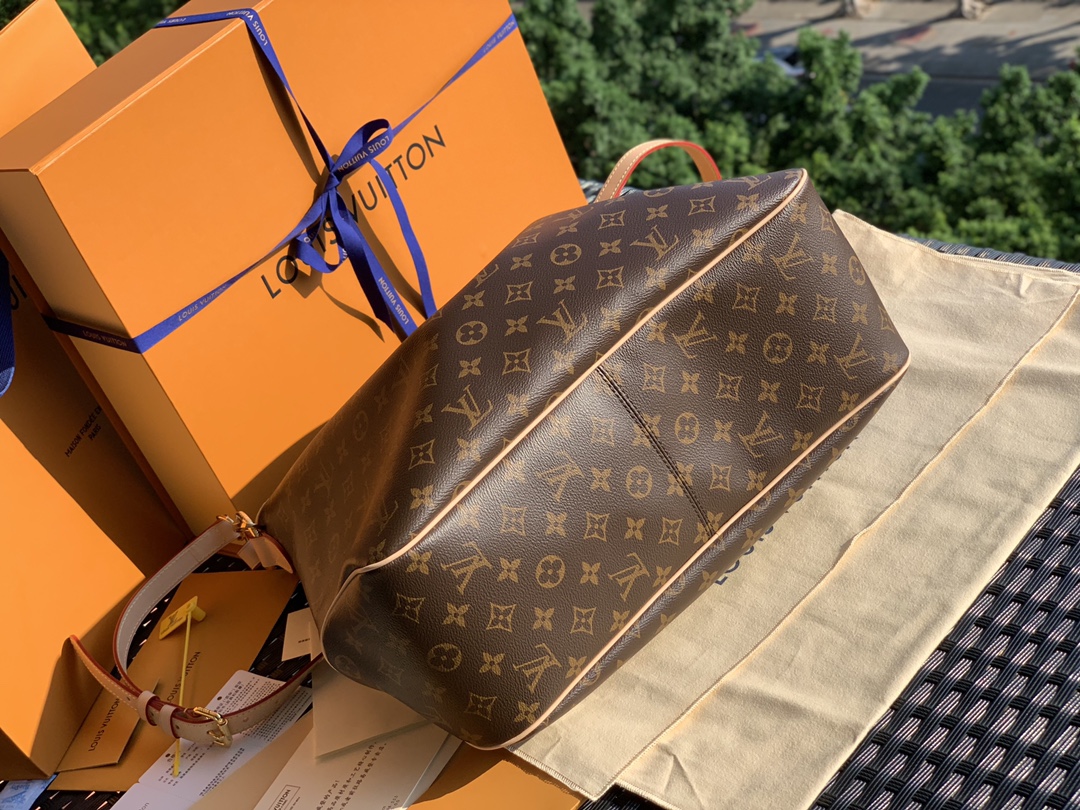 非市场普通货 进口皮料半钢五金 m40353大号尺寸：52*35*15香港贸易公司订单！这只Deligh