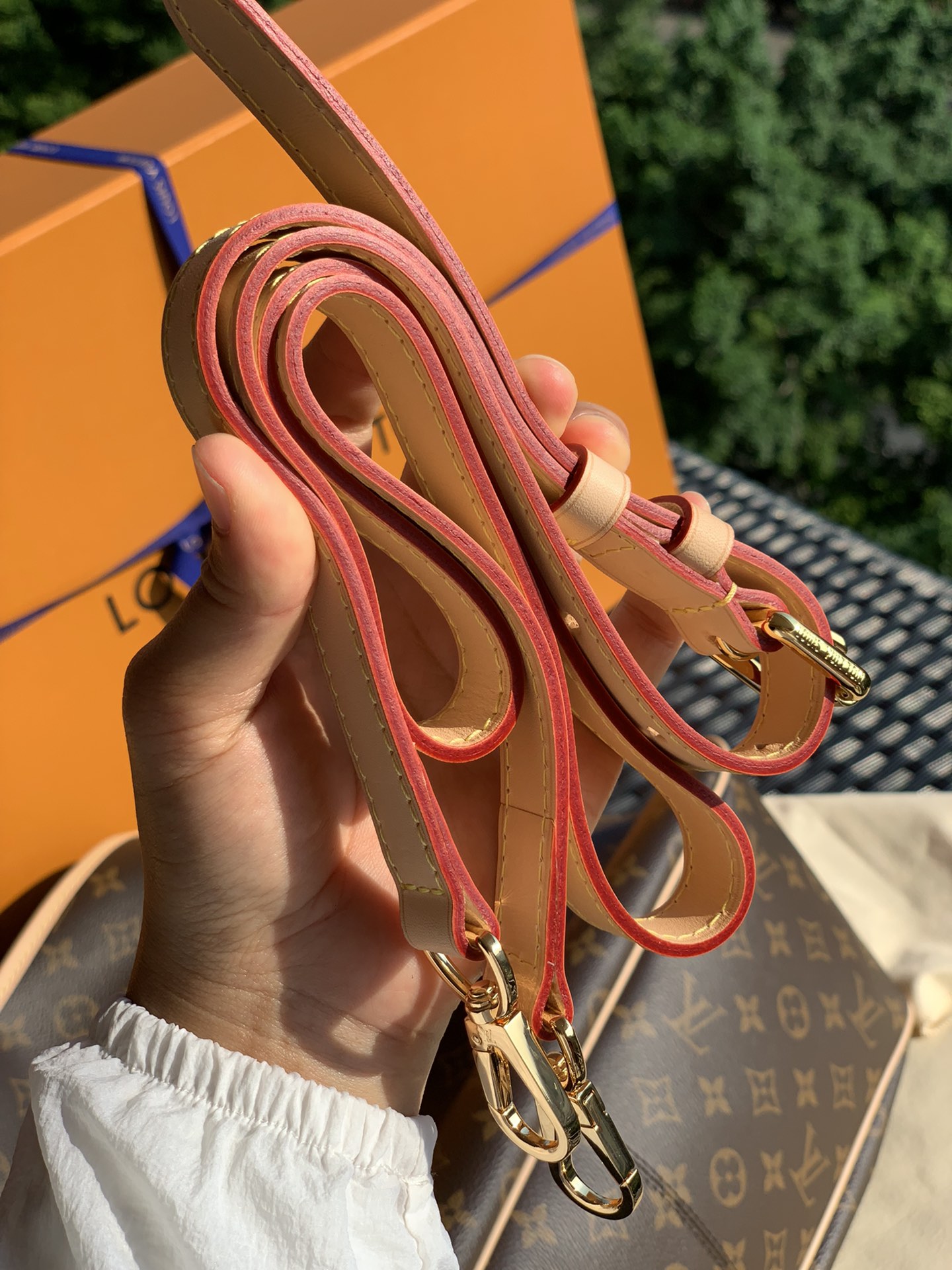 非市场普通货 进口皮料半钢五金 m40353大号尺寸：52*35*15香港贸易公司订单！这只Deligh