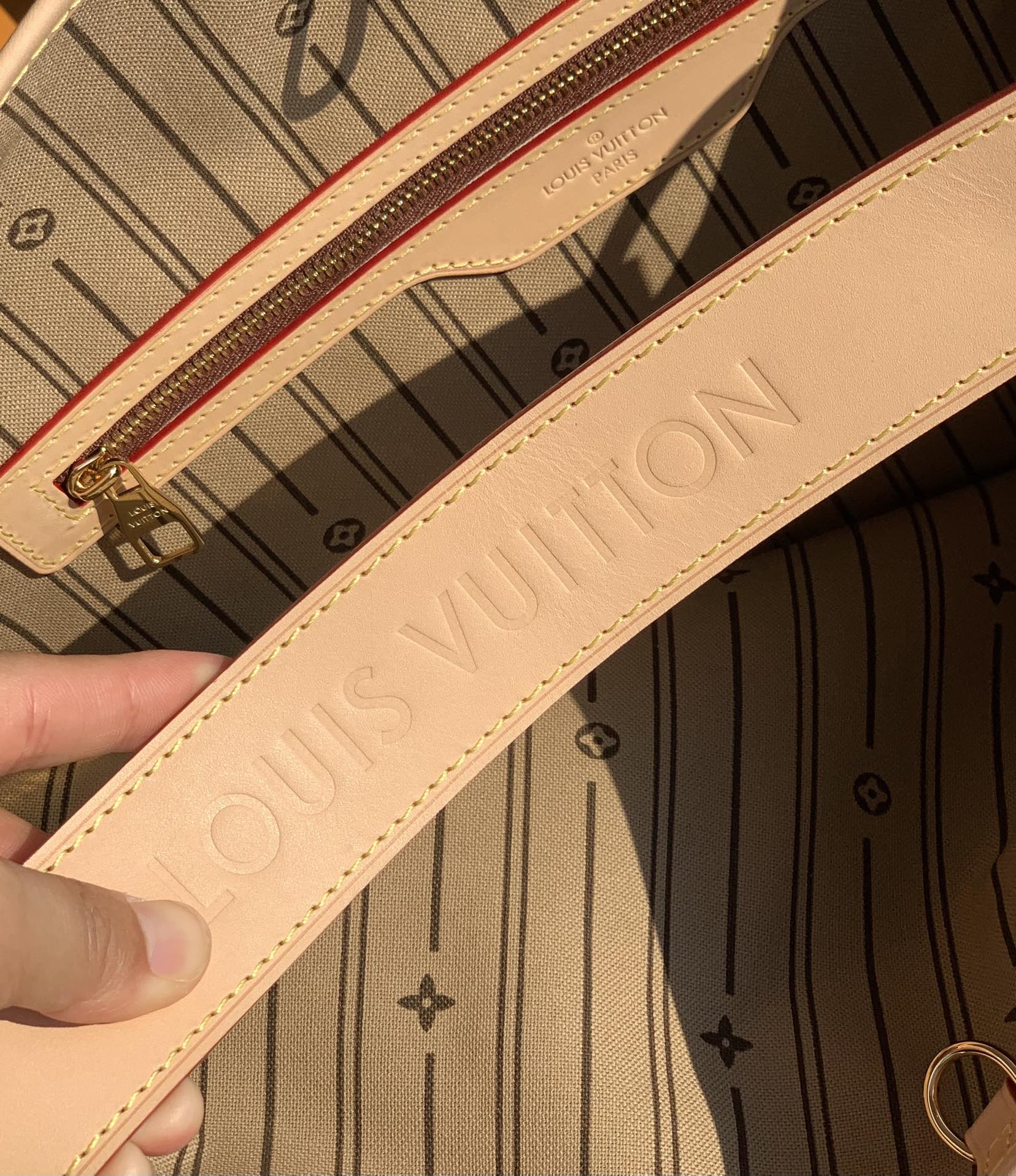 非市场普通货 进口皮料半钢五金 m40353大号尺寸：52*35*15香港贸易公司订单！这只Deligh