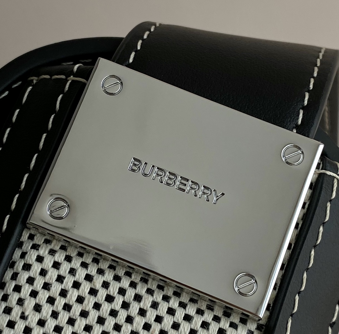Burberry bag logo ykk — photo 2