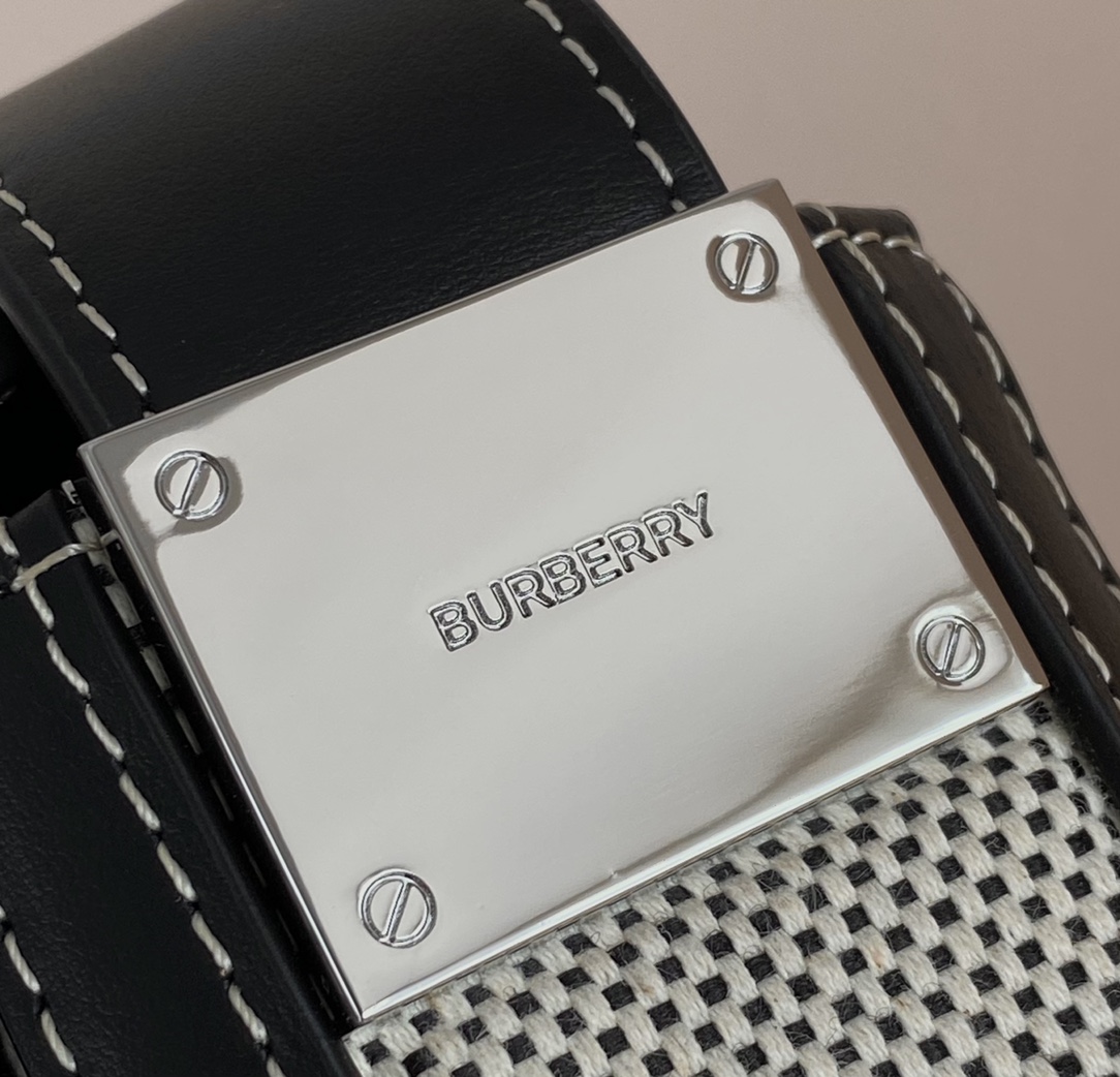 Burberry bag logo ykk — photo 4