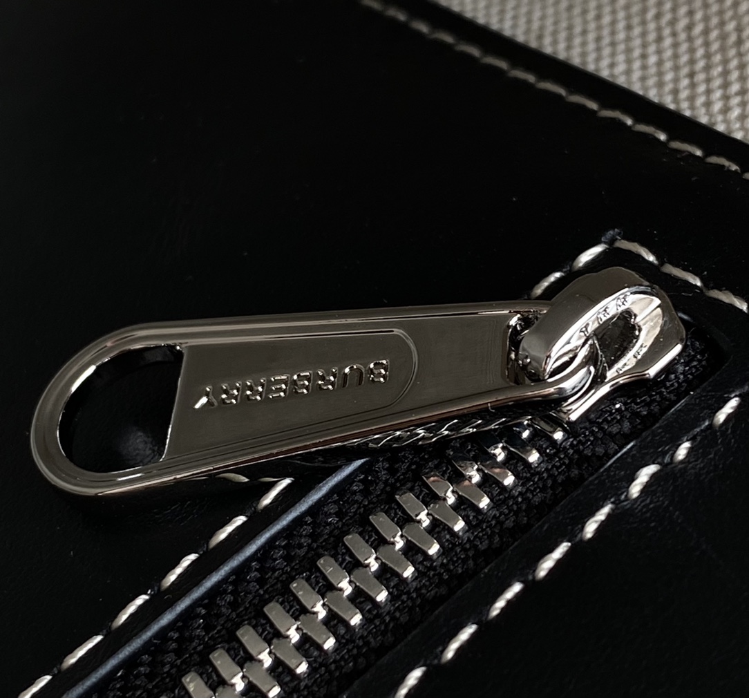 Burberry bag logo ykk — photo 6