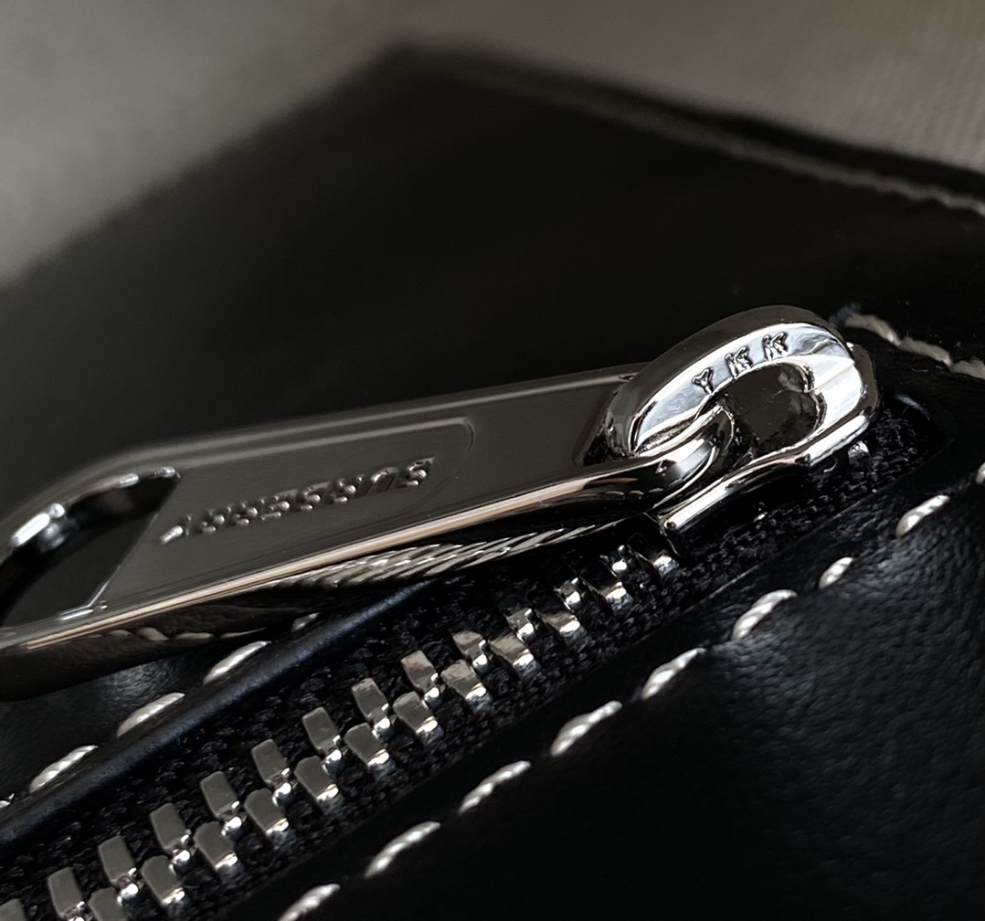 Burberry bag logo ykk — photo 5