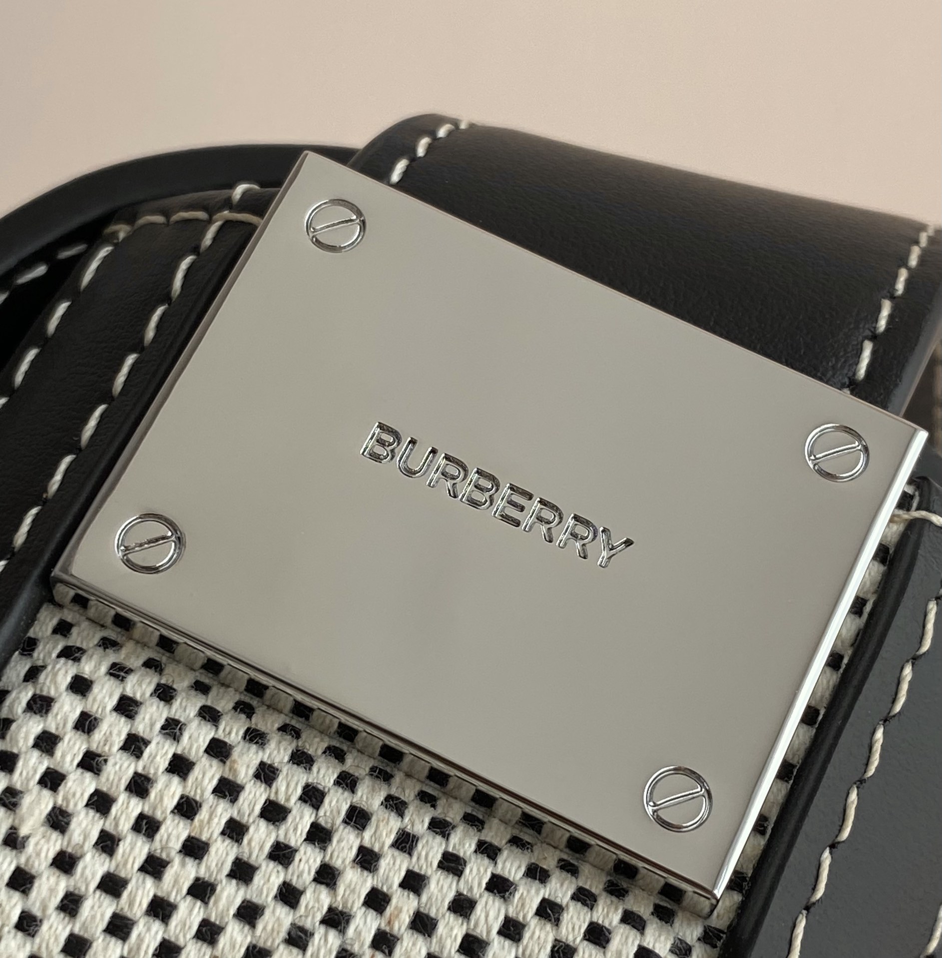 Burberry bag logo ykk — photo 3