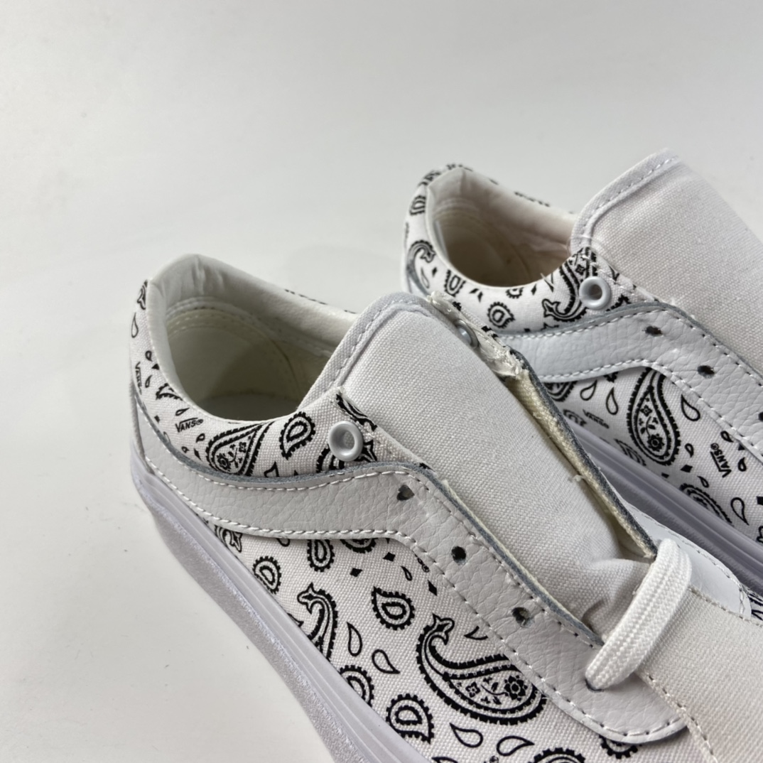 P150  VANS BOLD NI 范斯黑白印花腰果花低帮休闲板鞋 VN0A3WLP42M