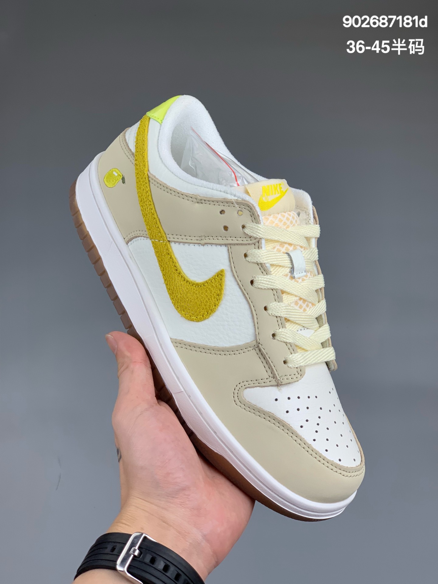 
耐克 Nike SB Dunk Low 复古低帮休闲运动滑板板鞋。采用脚感柔软舒适ZoomAir气垫，有效吸收滑板等极限运动在落地时带来的冲击力，为街头运动者们提供更好的保护。
货号：BQ6832
尺码 36 36.5 37.5 38 38.5 39 40 40.5 41 42 42.5 43 44 45 
编码:902687181d