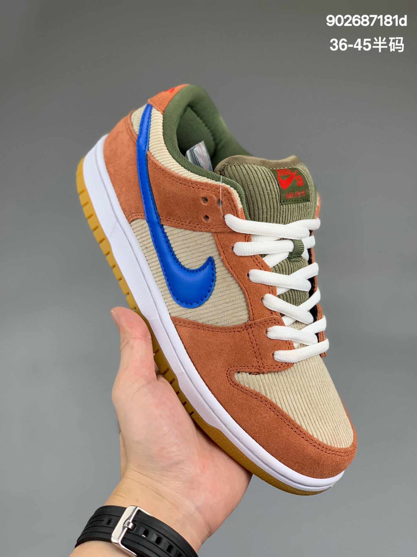 
耐克 Nike SB Dunk Low 复古低帮休闲运动滑板板鞋。采用脚感柔软舒适ZoomAir气垫，有效吸收滑板等极限运动在落地时带来的冲击力，为街头运动者们提供更好的保护。
货号：BQ6832
尺码 36 36.5 37.5 38 38.5 39 40 40.5 41 42 42.5 43 44 45 
编码:902687181d