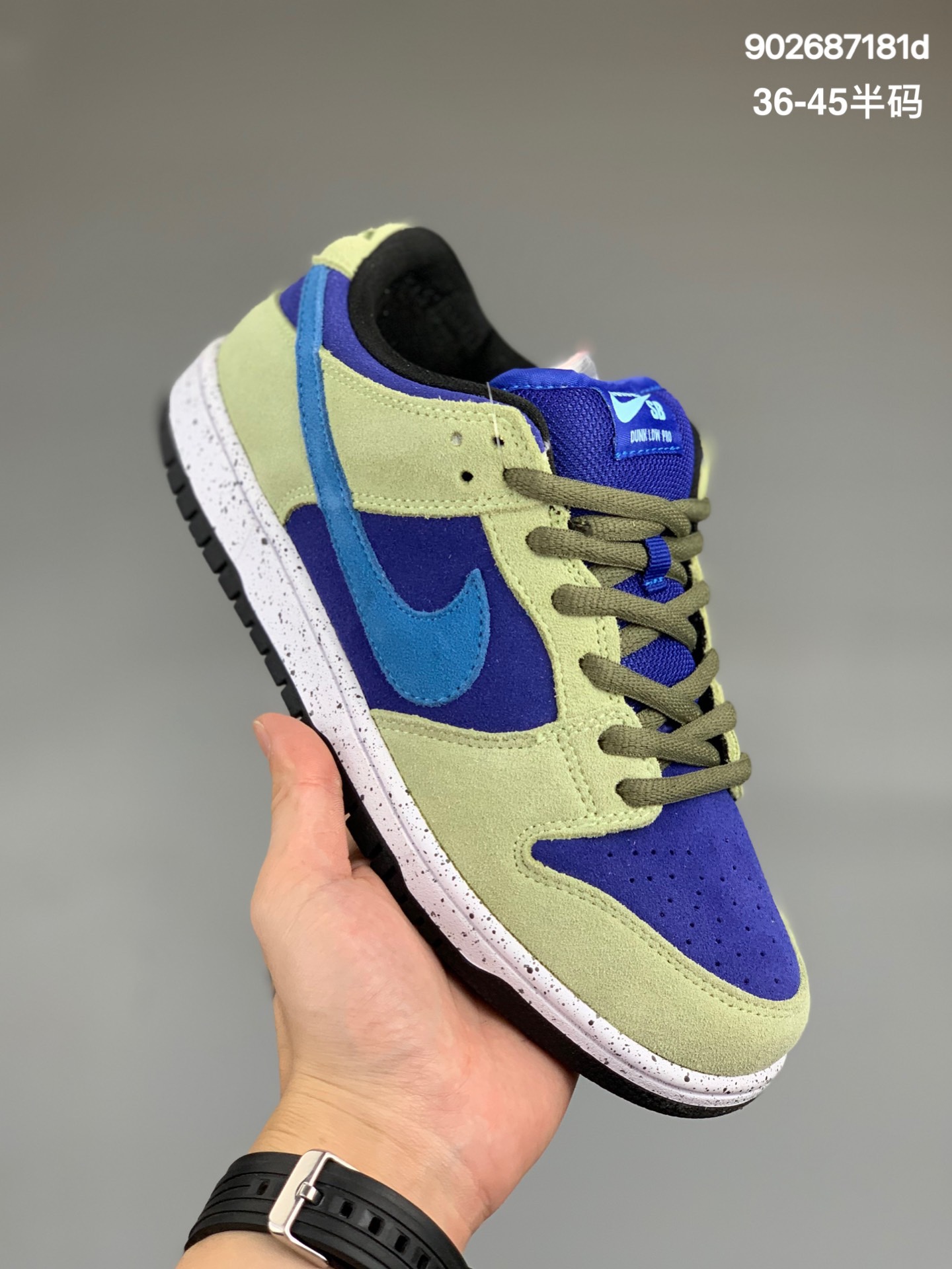 
耐克 Nike SB Dunk Low 复古低帮休闲运动滑板板鞋。采用脚感柔软舒适ZoomAir气垫，有效吸收滑板等极限运动在落地时带来的冲击力，为街头运动者们提供更好的保护。
货号：BQ6832
尺码 36 36.5 37.5 38 38.5 39 40 40.5 41 42 42.5 43 44 45 
编码:902687181d