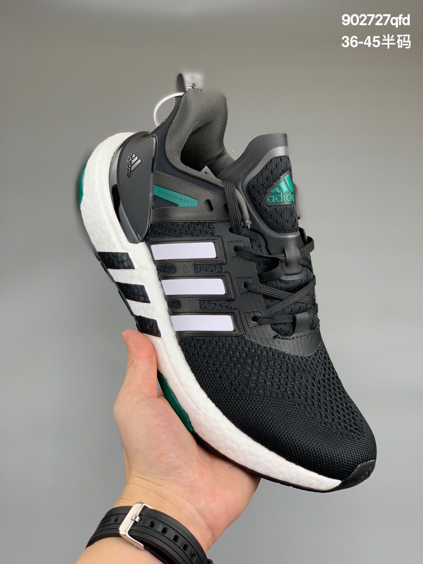 
阿迪达斯 Adidas Equipment + EQT
系列街头运动慢跑鞋 
新品首发 复古与现代科技的结合
采用原装圆筒呼吸鞋面
市面最为正确Boost高弹大底
全新别致三条纹饰面
官方货号: H02759QF
SIYE：36 36.5 37 38 38.5 39 40 40.5 41 42 42.5 43 44 45
编码:902727qfd