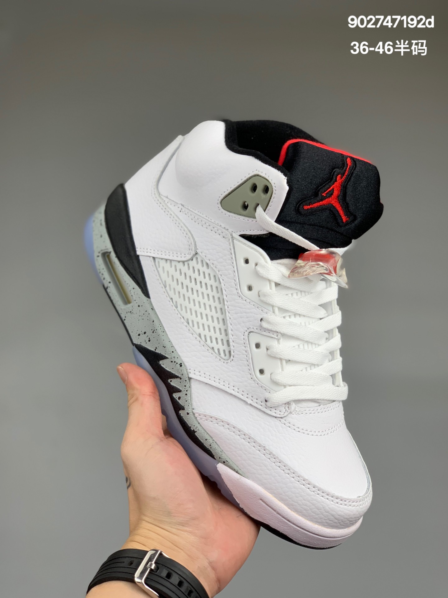 
 Air Jordan AJ5“Raging Bull”黑红公牛 DD0587-600 东莞元老级版师操刀倾力打造全网最强五代 原楦原纸板开发 确保原汁原味 完美中底拉帮 采用真正原厂鞋扣 原档案大底 如假白送 大底纹路 气垫通透度PU的回弹性均百分百还原 ＃挑战全网艺术家 只服务市场5%高端客户 大底贴合程度胶水把控 圈内最顶尖 原厂数据 原厂电绣电脑针车 后跟定型 冲刀皮料裁剪零毛边！
尺码:36-46半码
编码:902747192d