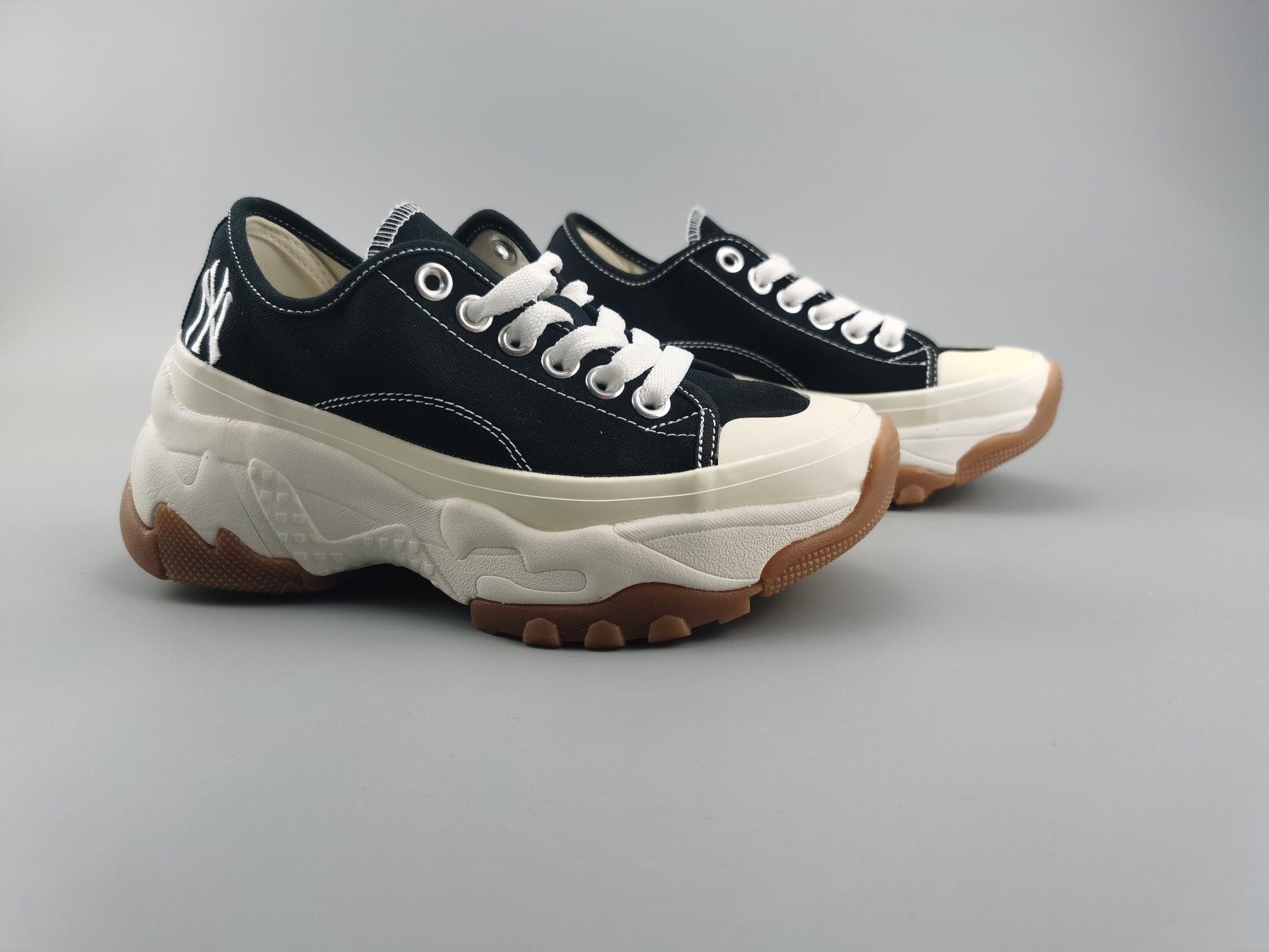 🈴️ ❗️主图集合图❗️
秋冬爆款 泫雅 王嘉尔同款 纯原 顶级品质 真标1：1  MLB新品帆布鞋 NY老爹增高 原鞋琉化条工艺 36 36.5 37.5 38 38.5 39 40