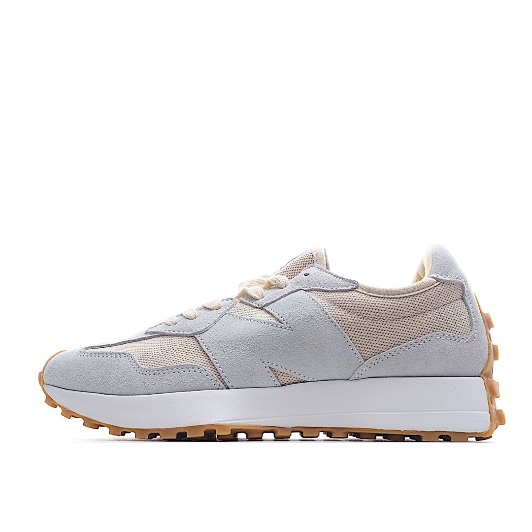 G5 New Balance 新百伦MS327系列复古休闲运动慢跑鞋 全新 New Balance 327系列，以更纯粹的复古风格设计打造的全新造型。侧身还以解构设计，将 N 字标志以做旧压花样式呈现，样式别具新意。而麂皮、冲孔皮革的塑造，则呈现出高级怀旧气质，也让鞋款在奢华时装风格与运动氛围之间达到了平衡。鞋身采用尼龙及皮质物料拼接构成中底高弹PU材质及满丁防滑橡胶外底