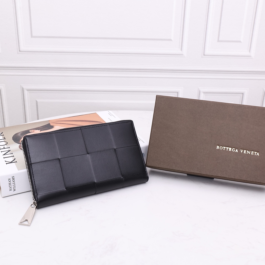 Bottega Veneta Billetera con Cremallera de Piel Trenzada para Hombre