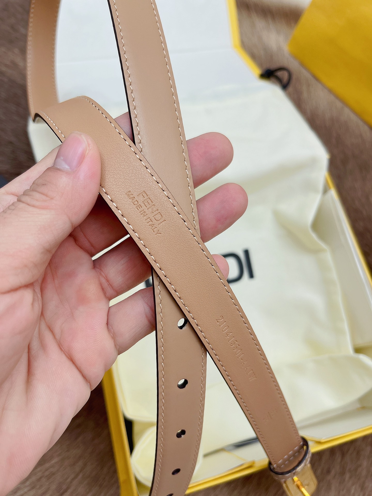 Fendi 五金做工精细 线条流畅 表面光滑 𝐙𝐏电镀工艺 香港通关【𝐇𝐀𝐀𝐒】 进口皮料