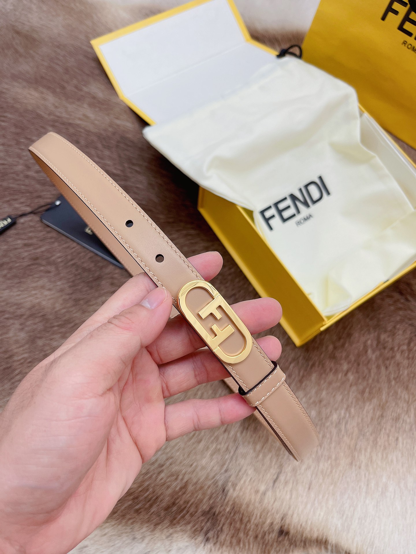 Fendi 五金做工精细 线条流畅 表面光滑 𝐙𝐏电镀工艺 香港通关【𝐇𝐀𝐀𝐒】 进口皮料