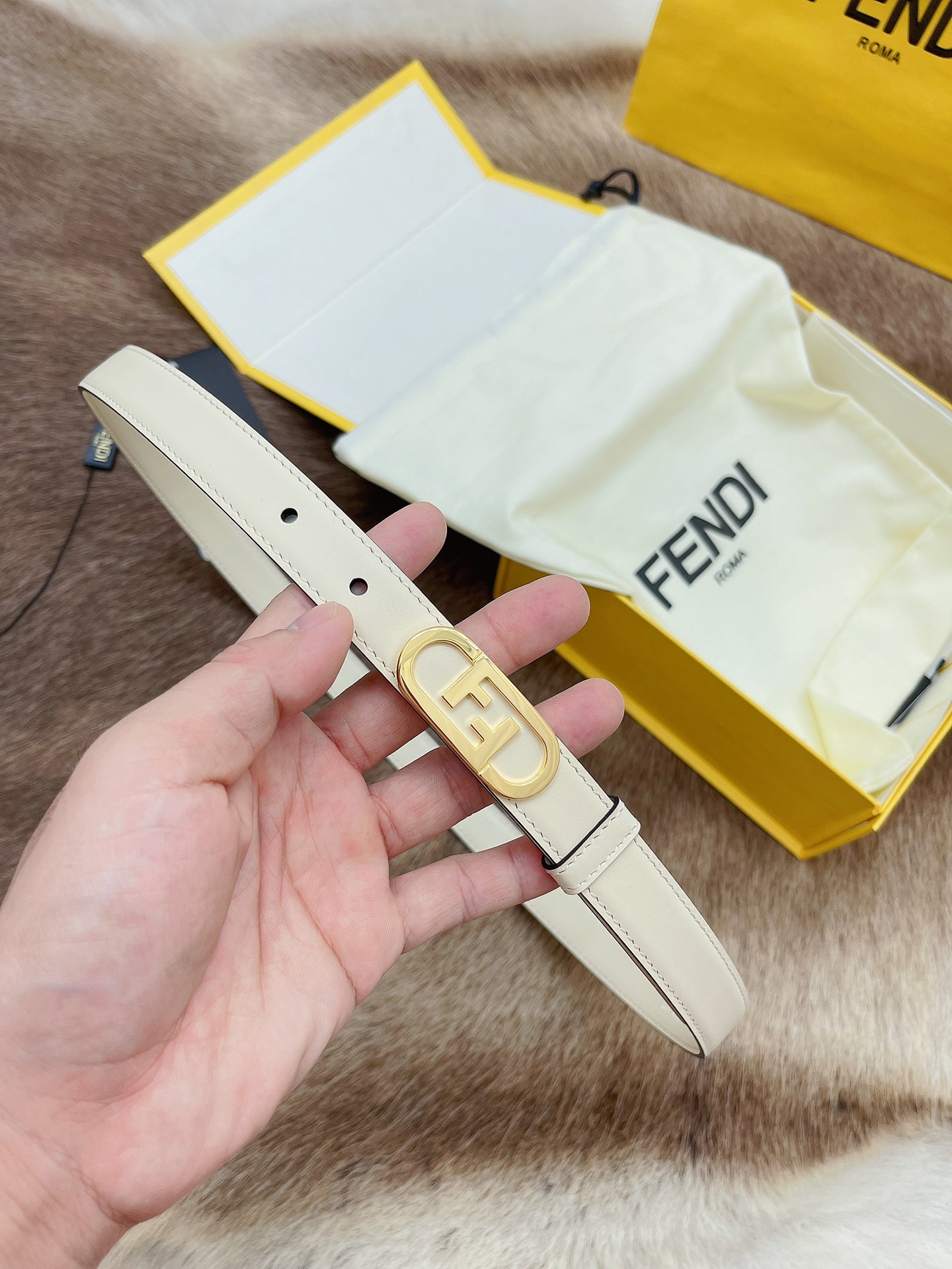 Fendi 五金做工精细 线条流畅 表面光滑 𝐙𝐏电镀工艺 香港通关【𝐇𝐀𝐀𝐒】 进口皮料