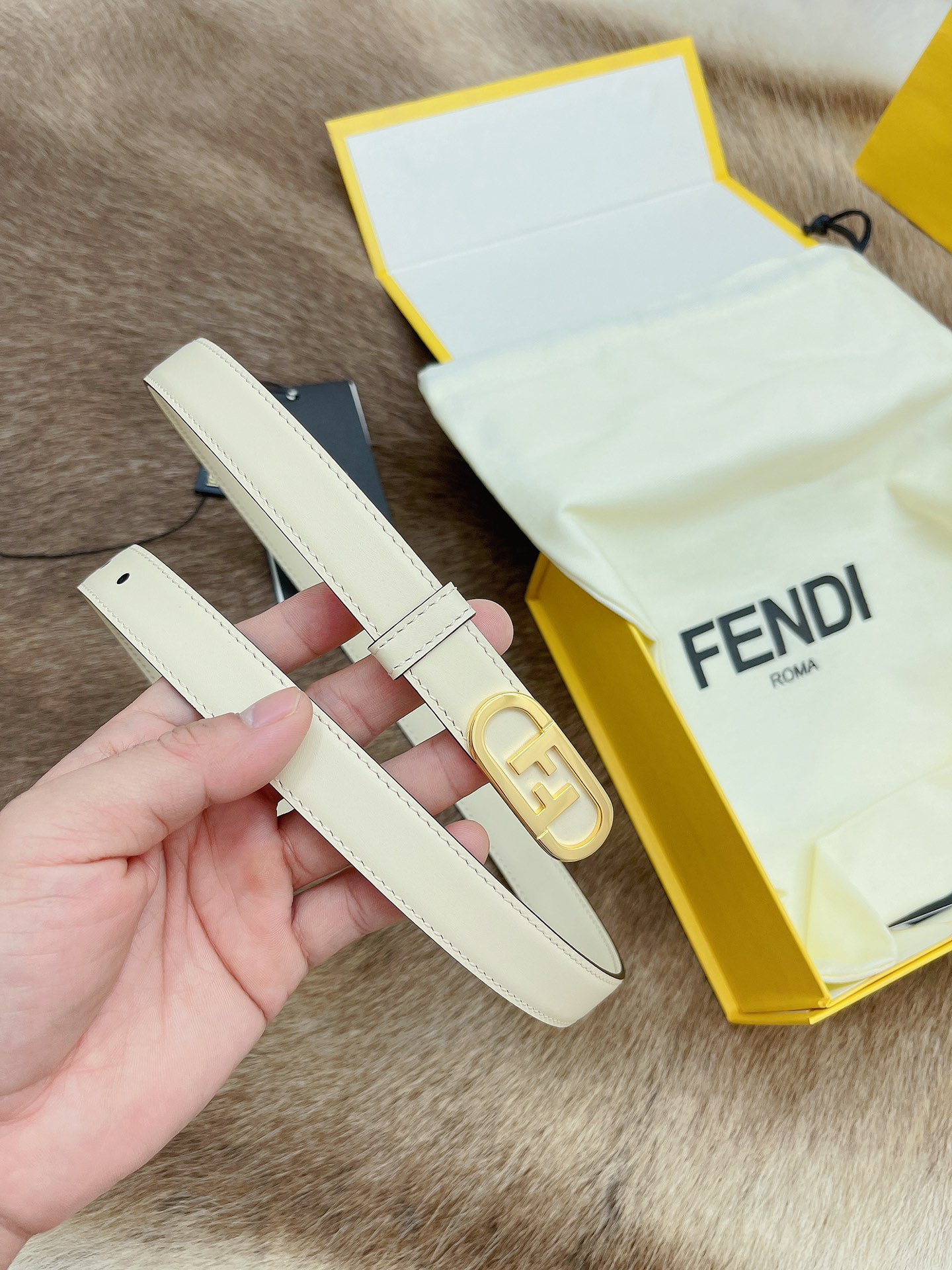 Fendi 五金做工精细 线条流畅 表面光滑 𝐙𝐏电镀工艺 香港通关【𝐇𝐀𝐀𝐒】 进口皮料