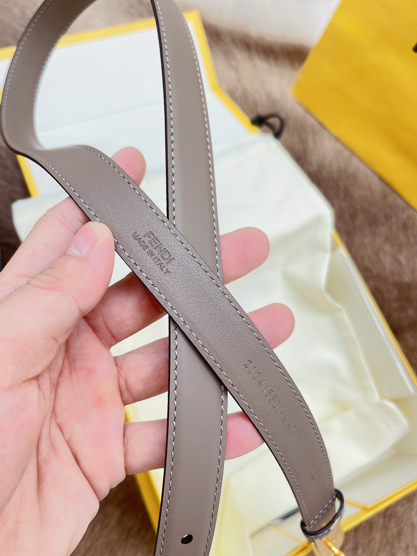 Fendi 五金做工精细 线条流畅 表面光滑 𝐙𝐏电镀工艺 香港通关【𝐇𝐀𝐀𝐒】 进口皮料