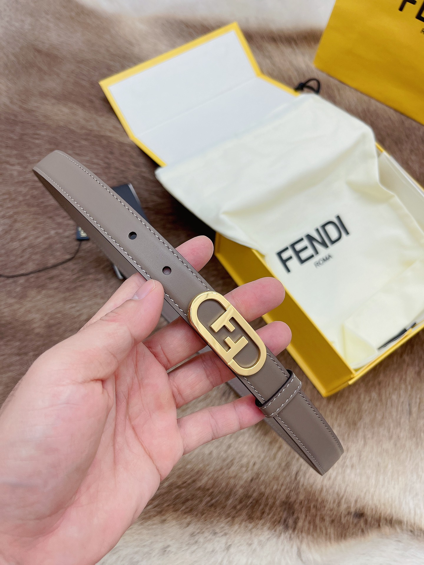 Fendi 五金做工精细 线条流畅 表面光滑 𝐙𝐏电镀工艺 香港通关【𝐇𝐀𝐀𝐒】 进口皮料