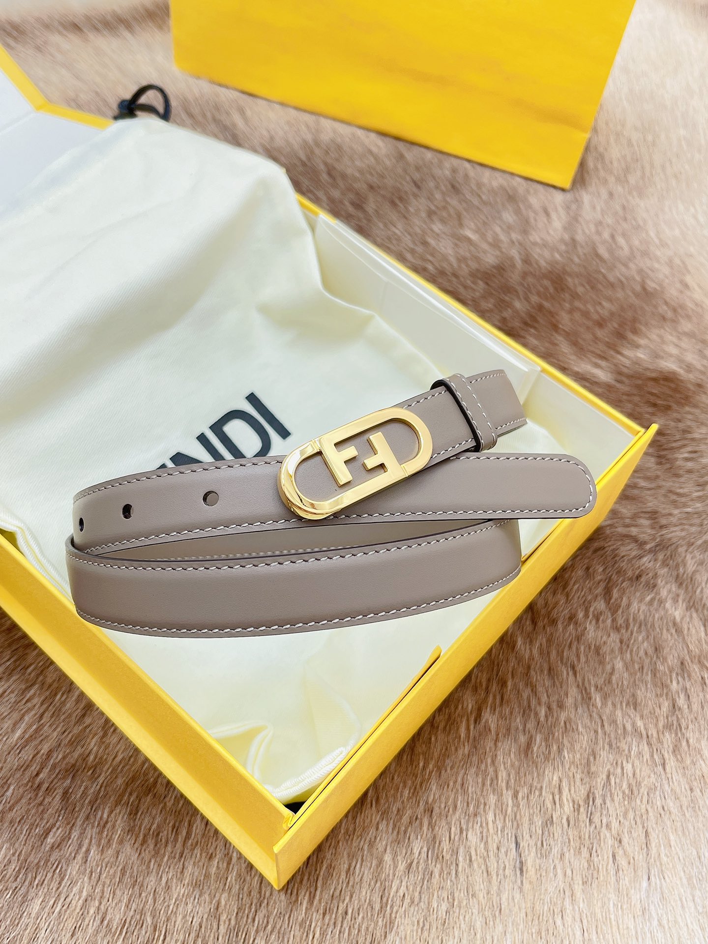 Fendi 五金做工精细 线条流畅 表面光滑 𝐙𝐏电镀工艺 香港通关【𝐇𝐀𝐀𝐒】 进口皮料