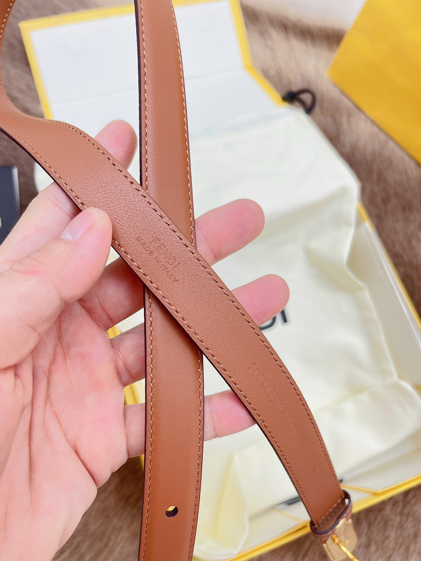 Fendi 五金做工精细 线条流畅 表面光滑 𝐙𝐏电镀工艺 香港通关【𝐇𝐀𝐀𝐒】 进口皮料