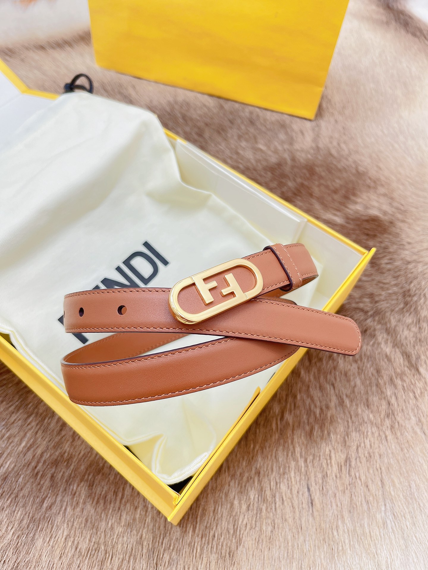 Fendi 五金做工精细 线条流畅 表面光滑 𝐙𝐏电镀工艺 香港通关【𝐇𝐀𝐀𝐒】 进口皮料