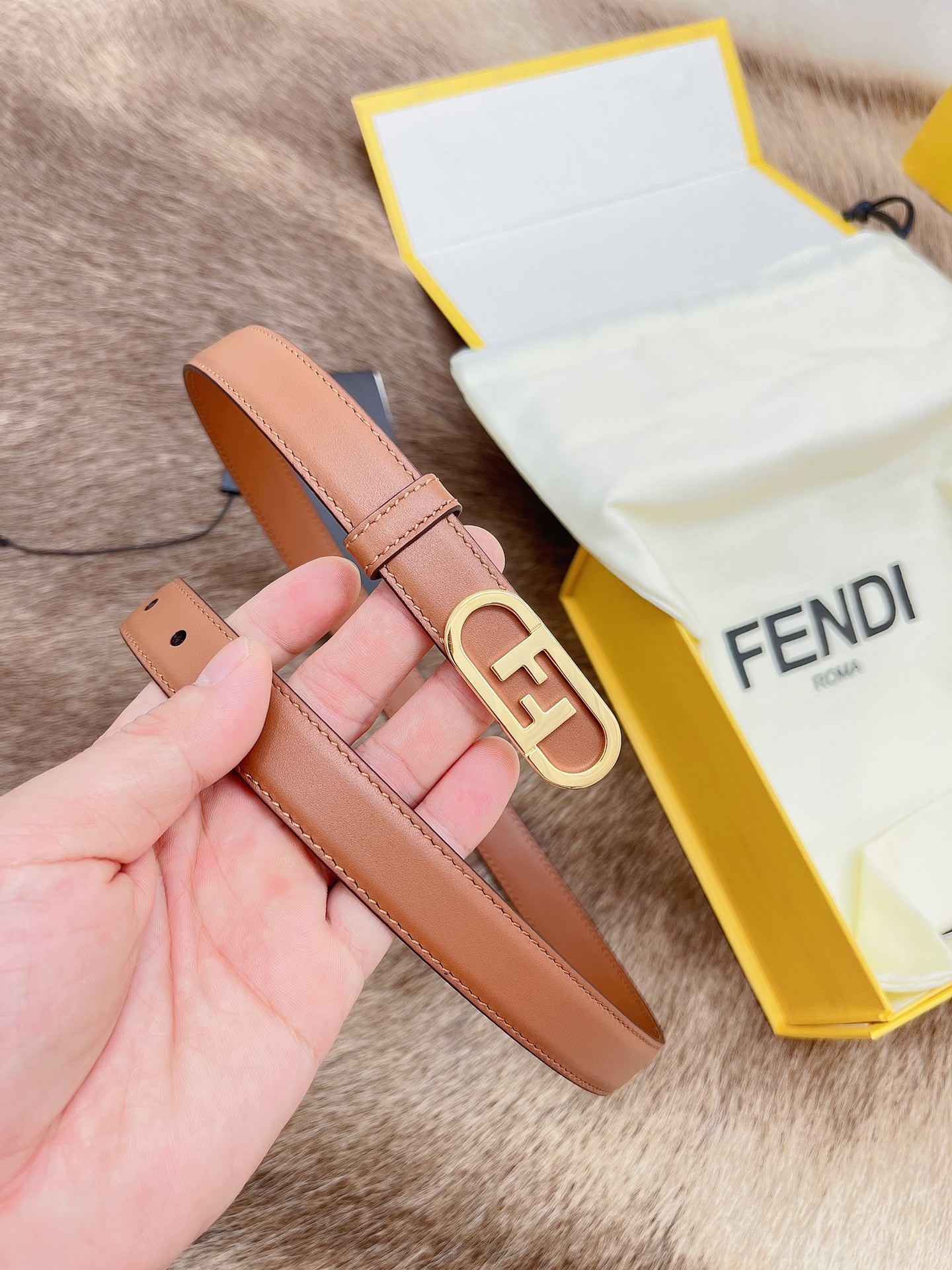 Fendi 五金做工精细 线条流畅 表面光滑 𝐙𝐏电镀工艺 香港通关【𝐇𝐀𝐀𝐒】 进口皮料