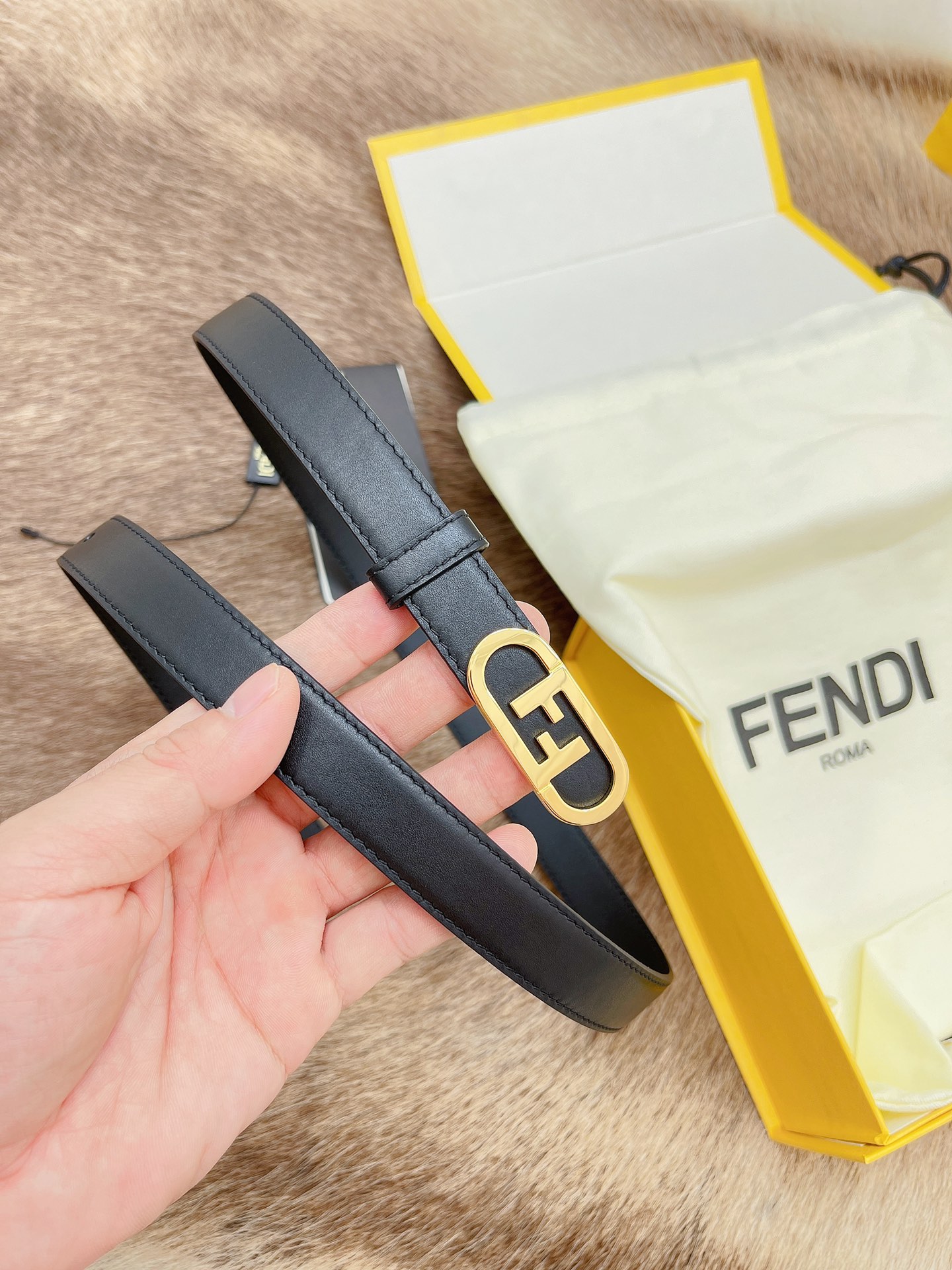 Fendi 五金做工精细 线条流畅 表面光滑 𝐙𝐏电镀工艺 香港通关【𝐇𝐀𝐀𝐒】 进口皮料