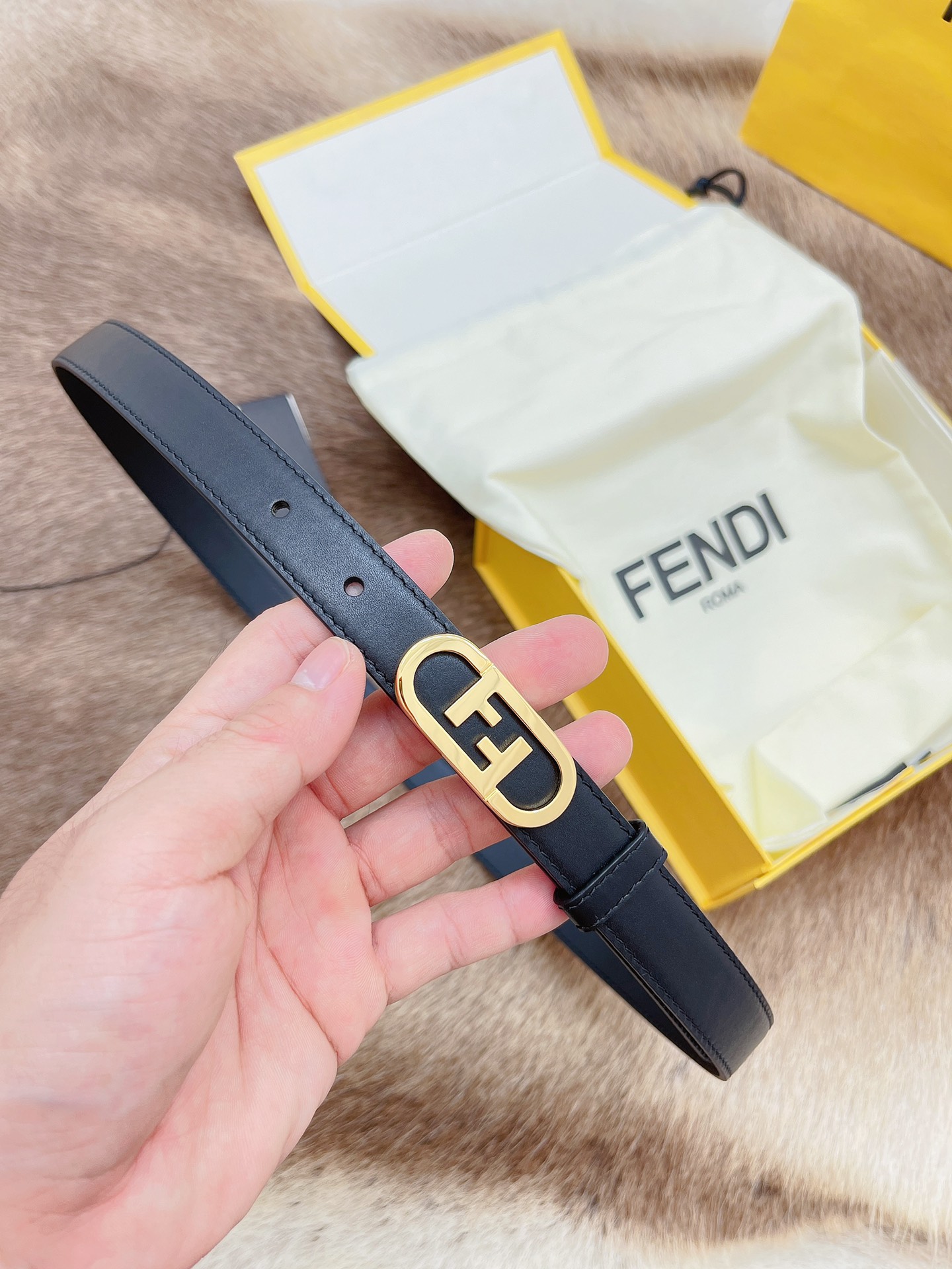 Fendi 五金做工精细 线条流畅 表面光滑 𝐙𝐏电镀工艺 香港通关【𝐇𝐀𝐀𝐒】 进口皮料