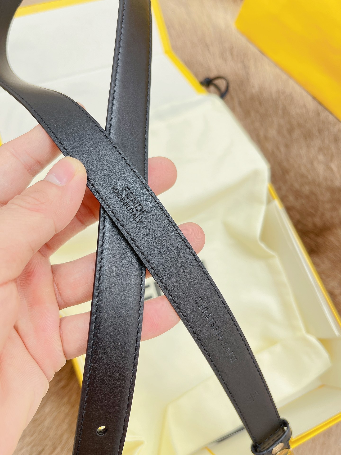 Fendi 五金做工精细 线条流畅 表面光滑 𝐙𝐏电镀工艺 香港通关【𝐇𝐀𝐀𝐒】 进口皮料