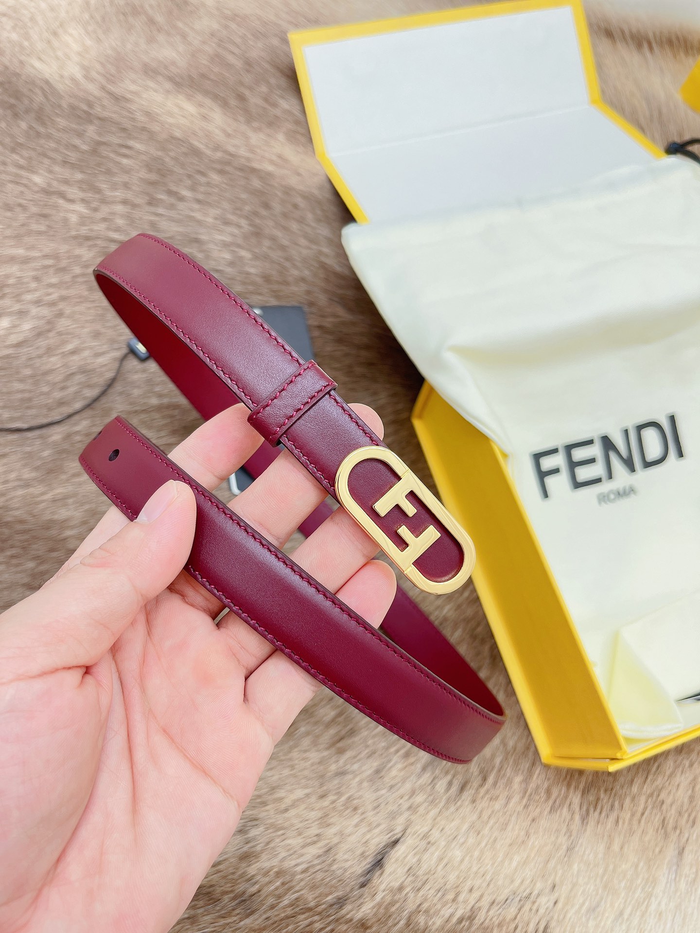 Fendi 五金做工精细 线条流畅 表面光滑 𝐙𝐏电镀工艺 香港通关【𝐇𝐀𝐀𝐒】 进口皮料