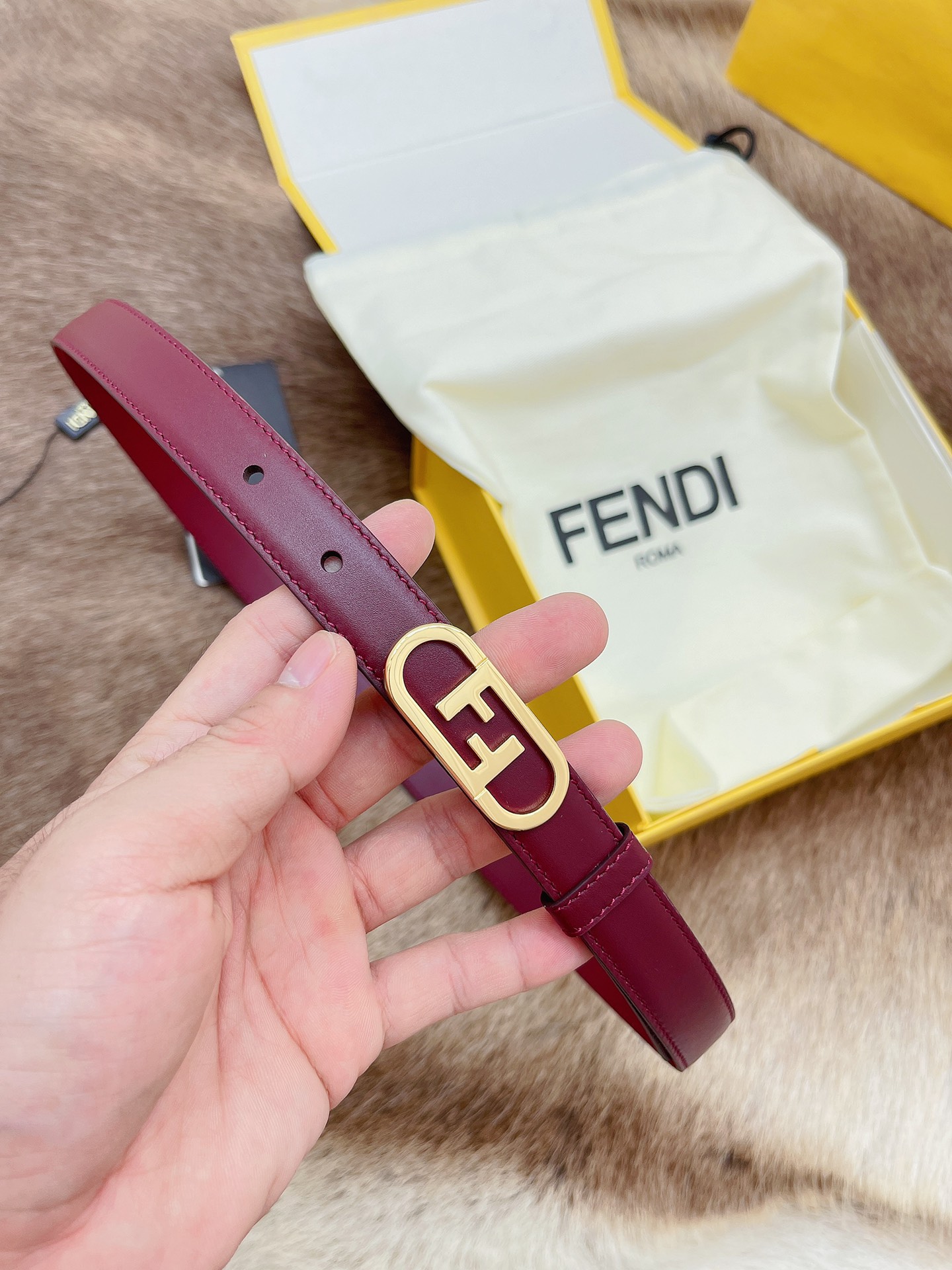 Fendi 五金做工精细 线条流畅 表面光滑 𝐙𝐏电镀工艺 香港通关【𝐇𝐀𝐀𝐒】 进口皮料