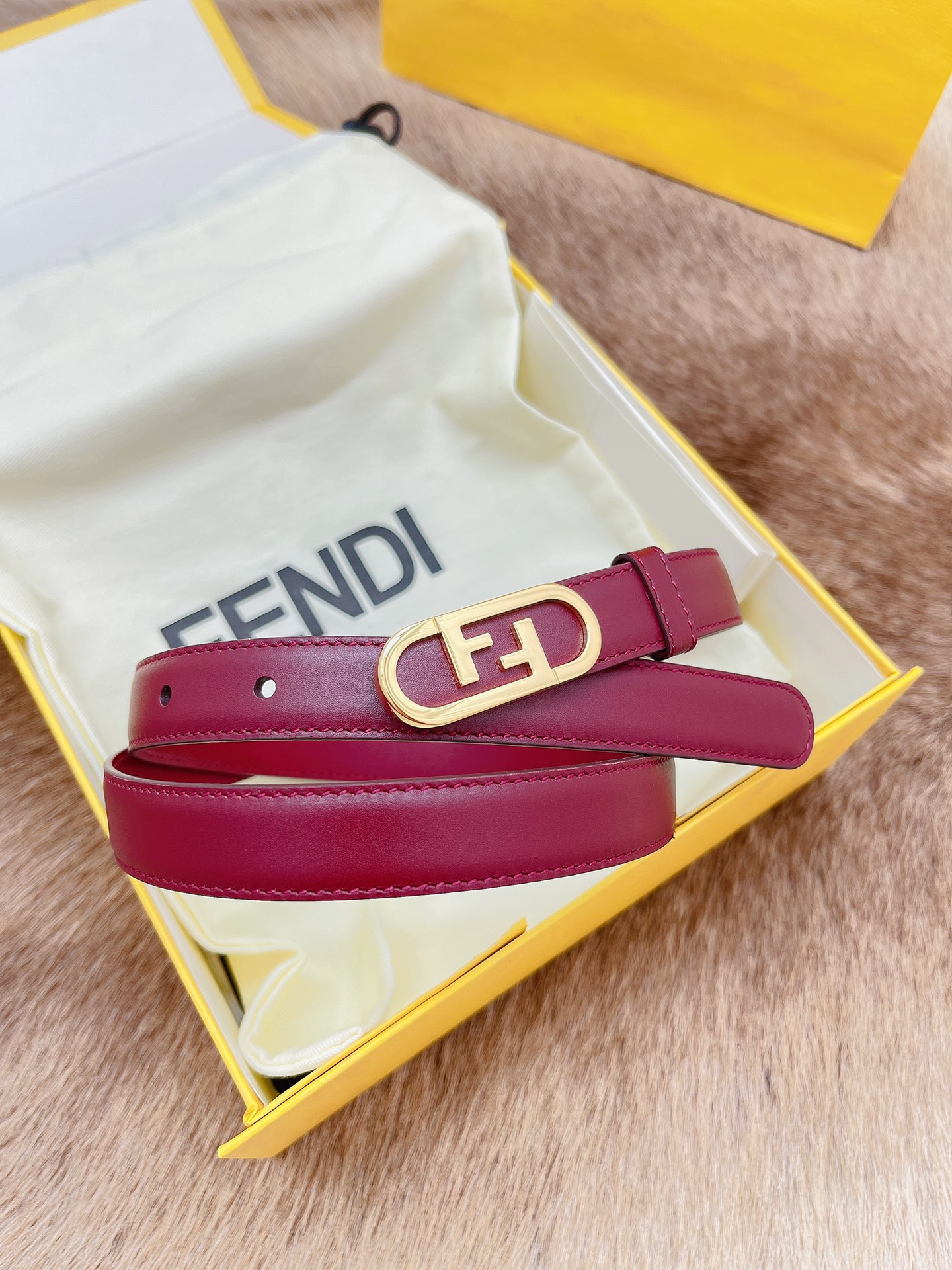 Fendi 五金做工精细 线条流畅 表面光滑 𝐙𝐏电镀工艺 香港通关【𝐇𝐀𝐀𝐒】 进口皮料