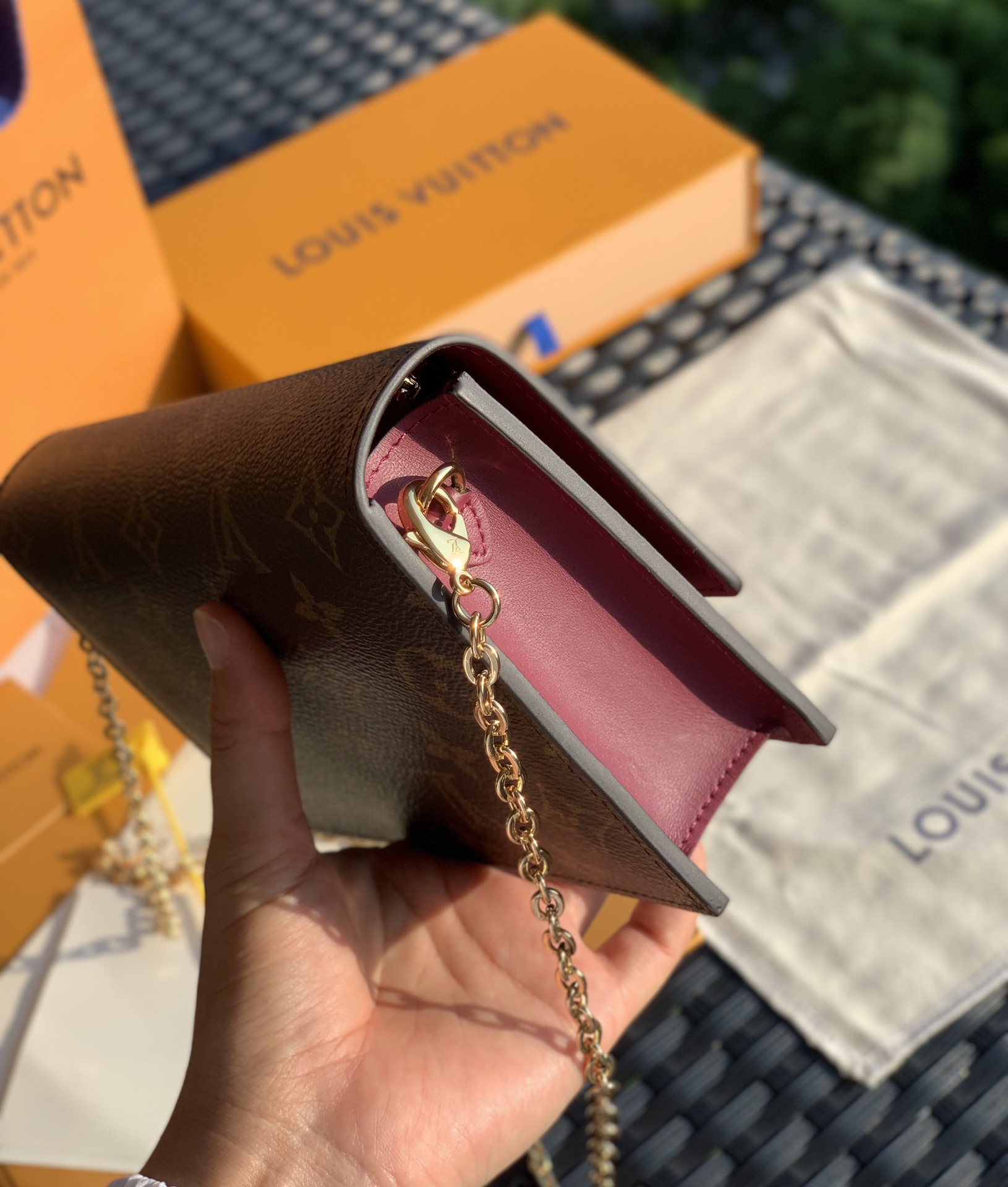 🌼 m67404尺寸17.5 x 11.5 x 3.5 cm 紫色女人味更足！香港贸易公司渠道！FLOR