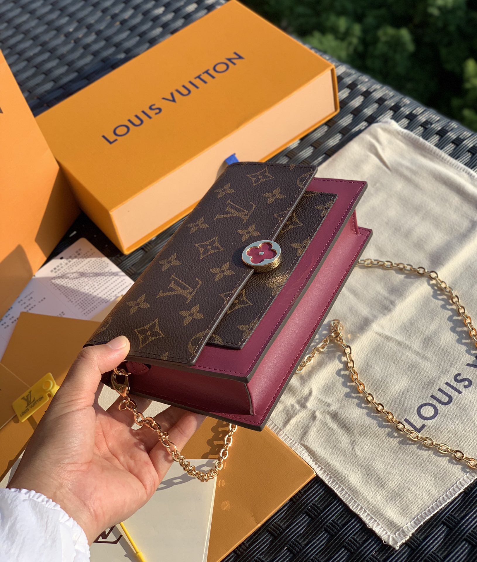 🌼 m67404尺寸17.5 x 11.5 x 3.5 cm 紫色女人味更足！香港贸易公司渠道！FLOR