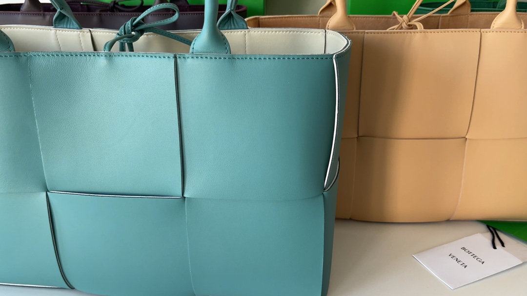 Where to buy High Quality
 Bottega Veneta Tote Bags