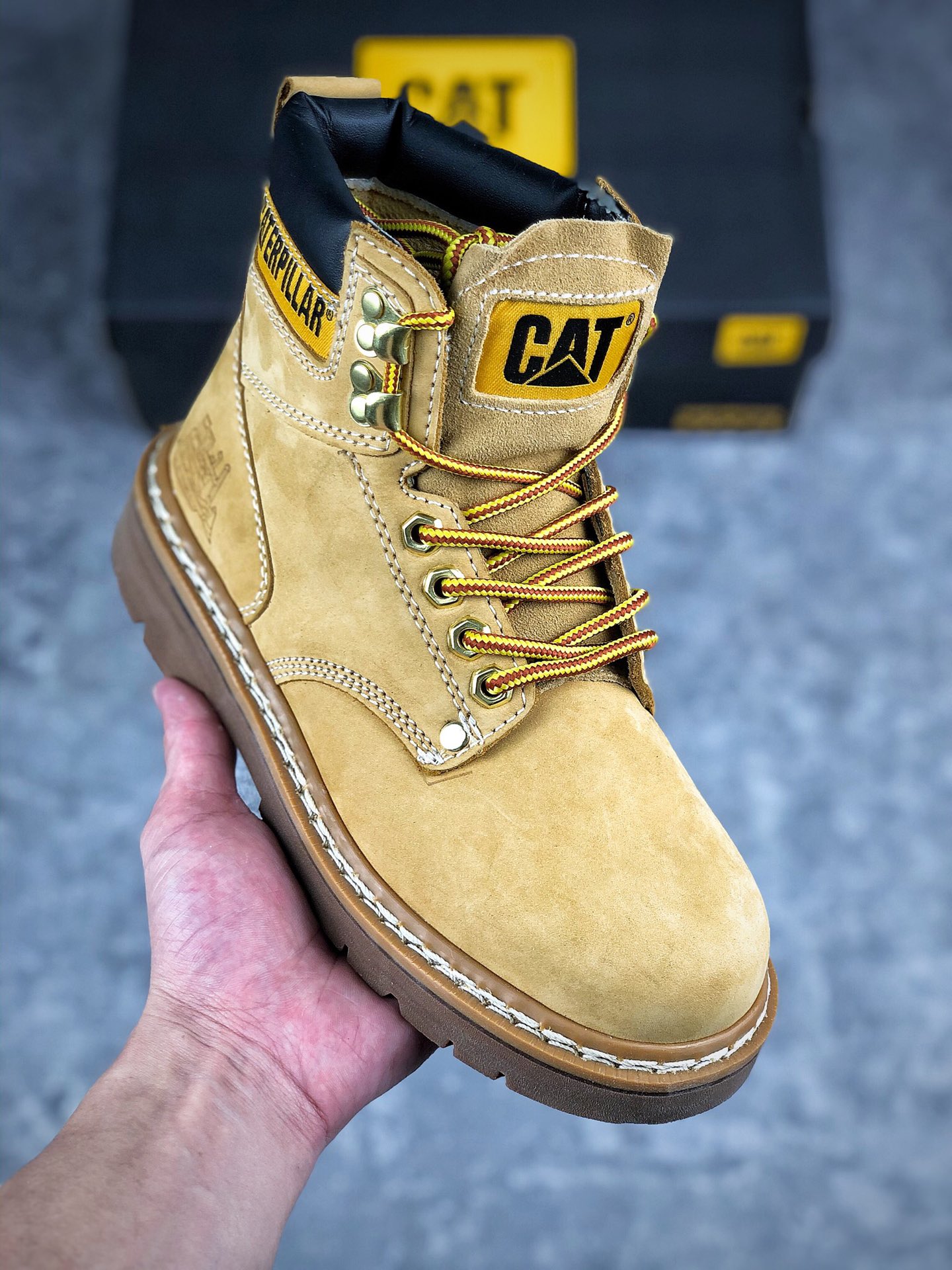  终端放店
CAT FOOTWEAR/ CAT 水晶底 240系列Cat 全年经典热销款 全新出炉 （区别市面冷粘版本）品质基本无法辨别出真假 专为高端海淘代购客户准备 此款每年销量爆炸 由于做工极其复杂 在保证品质的情况下 工厂产量有限 基本上供不应求  五金 皮质材料 橡胶水晶大底 各处小细节只和正品完全一致。Size 35 36 37 38 39 40 41 42 43 44 男码偏大女码正常