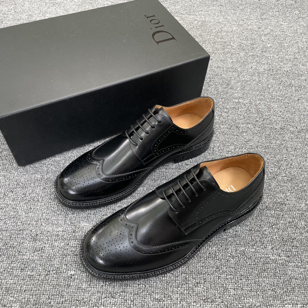 DIOR Oxford Schoenen van Kalfsleer met Brogue Details - Zwart