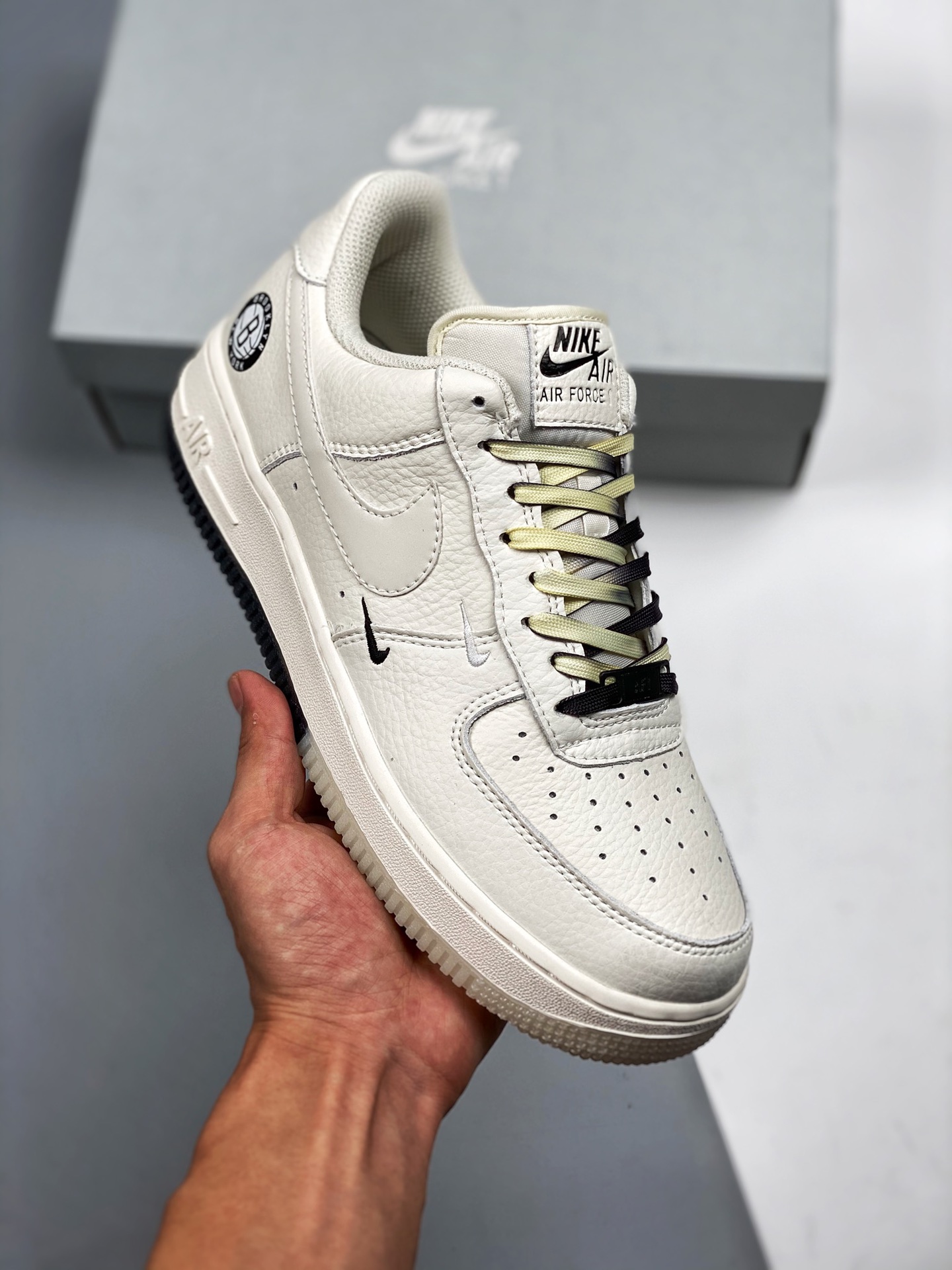 Air Force 1’07 white black double swoosh, original last and paper pattern, authentic Air Force shape, focused on foreig…