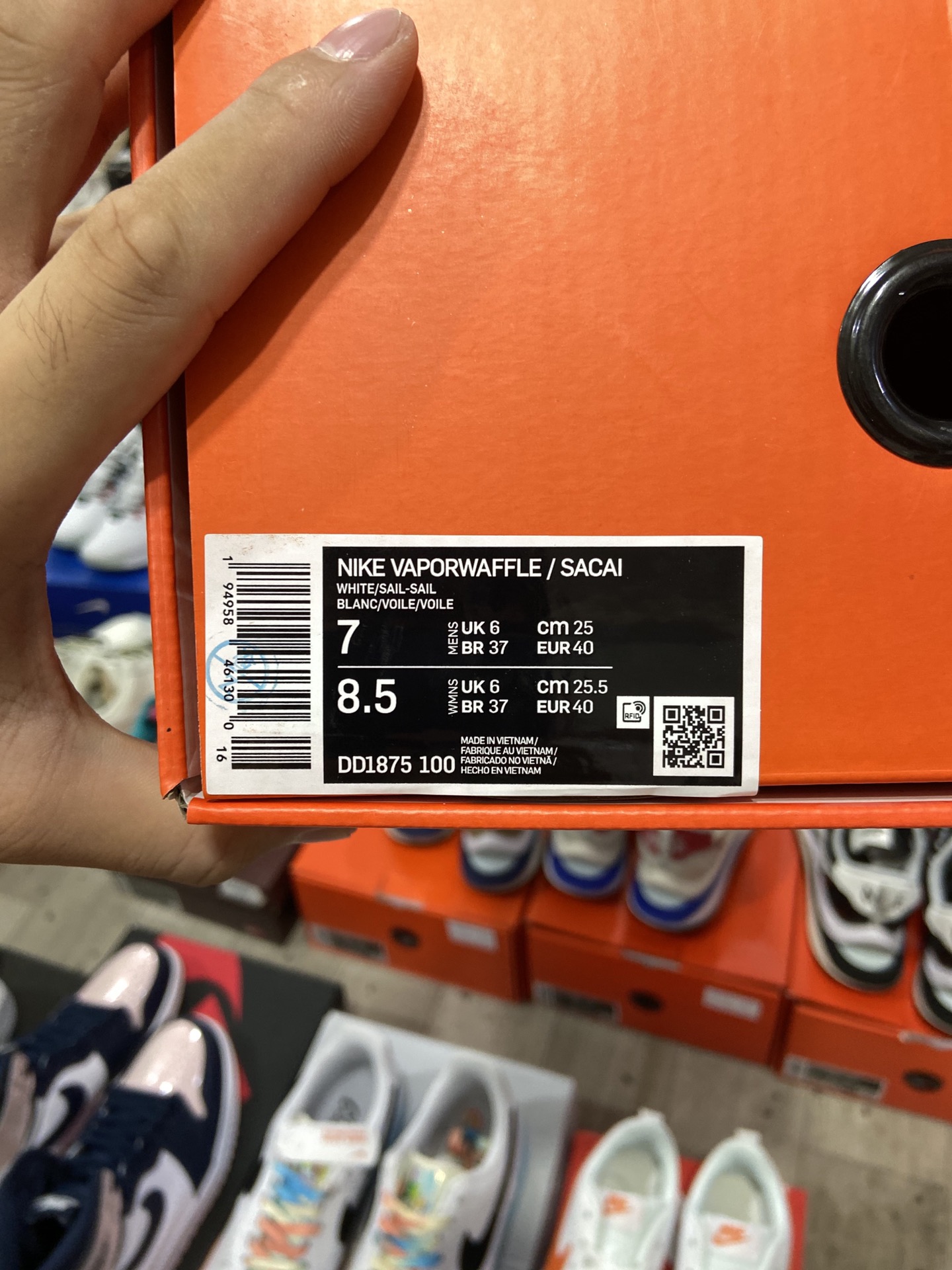 260 Sacai X NIKe regasus vaporrly SP 华夫三代3.0走秀鞋身材质由翻毛皮和透气网纱DD1875-100