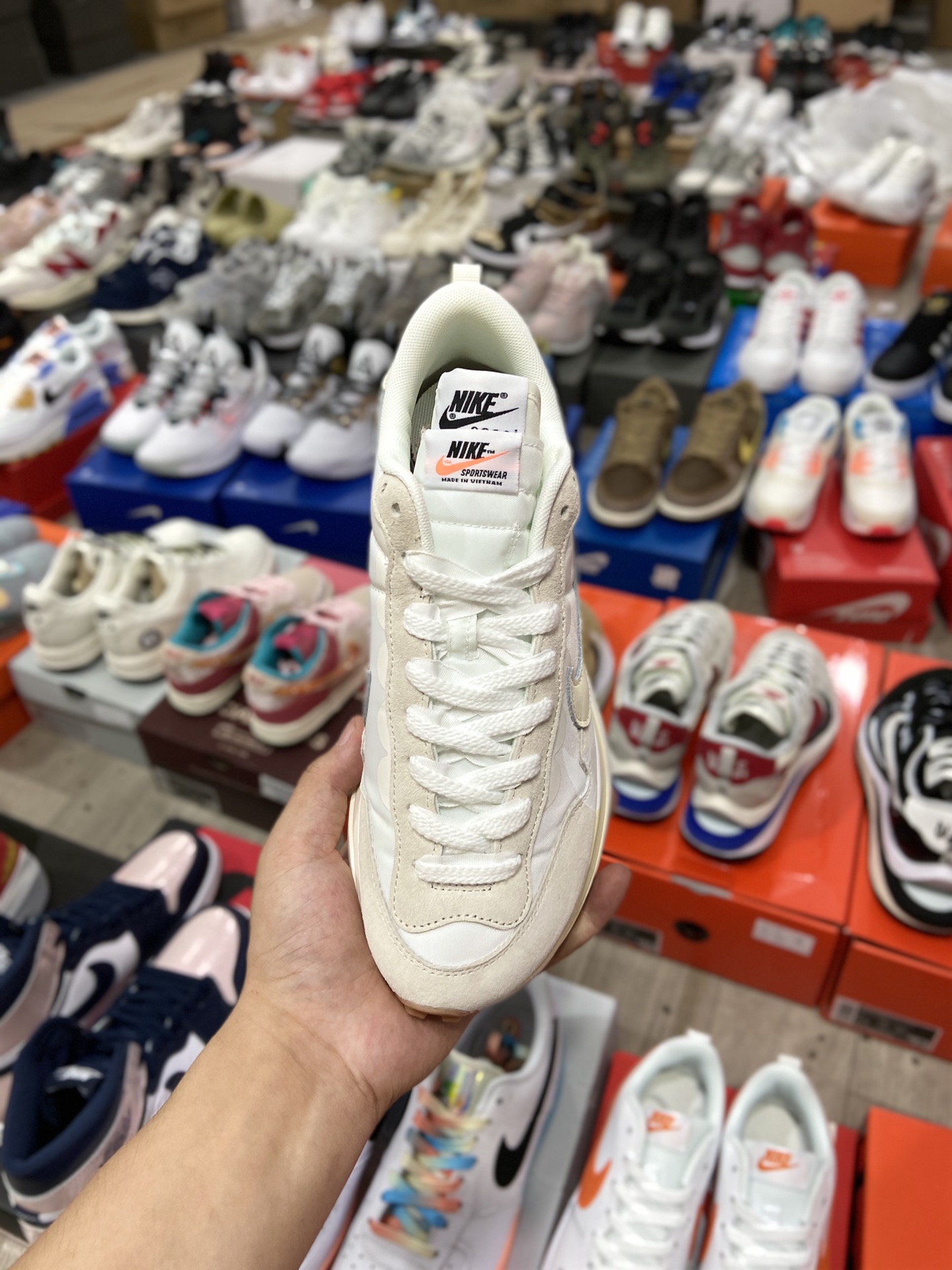 260 Sacai X NIKe regasus vaporrly SP 华夫三代3.0走秀鞋身材质由翻毛皮和透气网纱DD1875-100