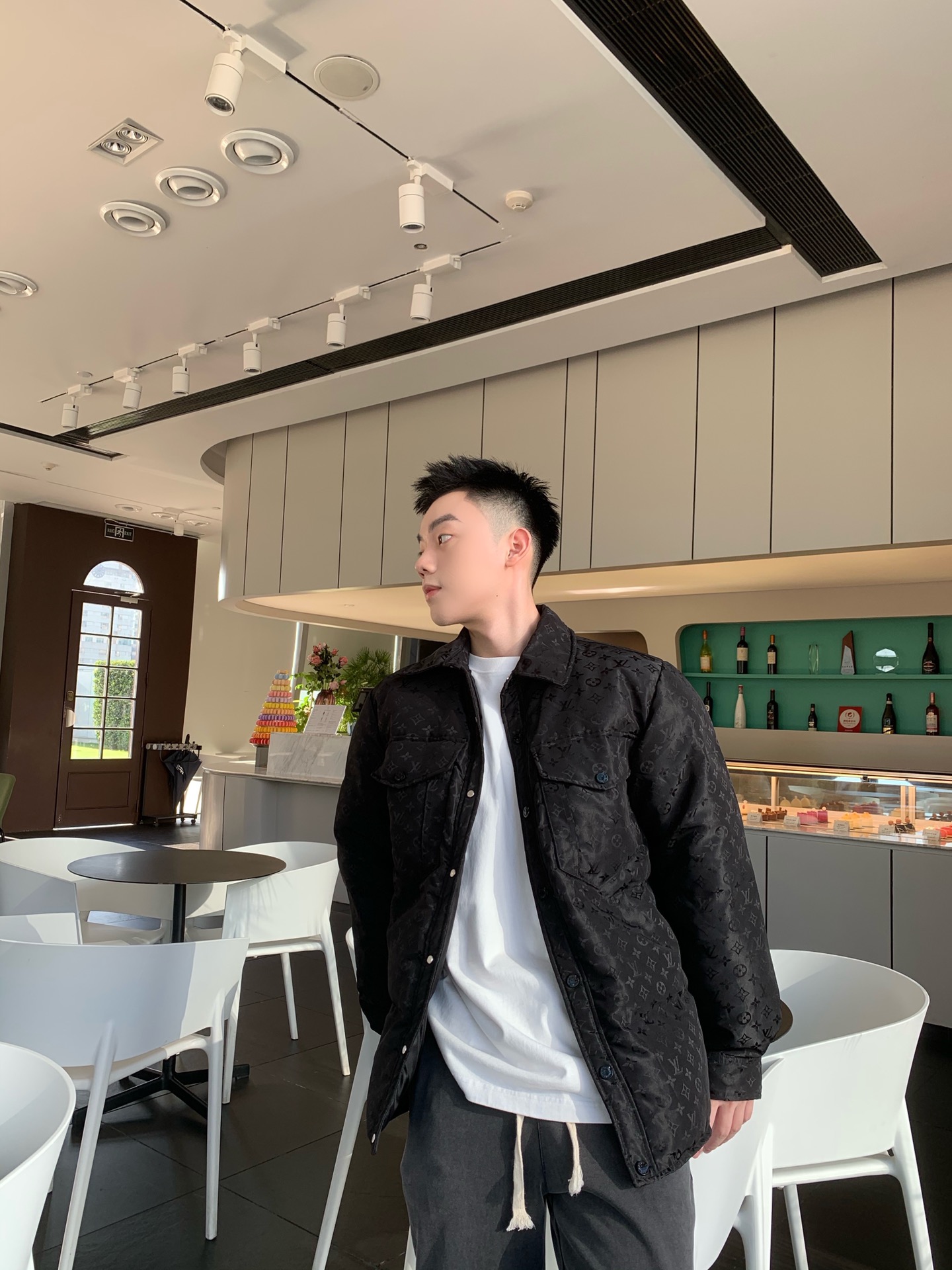 NO:567977,Down jacket -. 1V presbyopic series jacquard down jacket. The shirt style has first-class upper body effect. Customized jacquard presbyopic fabric. Filled with international 90 white duck down. The top liner will never run away!  Low-key luxury, invincible appearance, suitable for all ages, color black, size S-XL, shirts, down jacket, alexander wang19860909羽绒服-. 1V老花系列提花羽绒服 衬衫款式上身效果一流 定制提花老花面料 填充国际90白鸭绒 顶级内胆绝不跑绒！ 低调奢华 无敌品相 全年龄适用 颜色黑色 尺码S-XL,,shirts,down jacket,alexander wang,Men's clothing