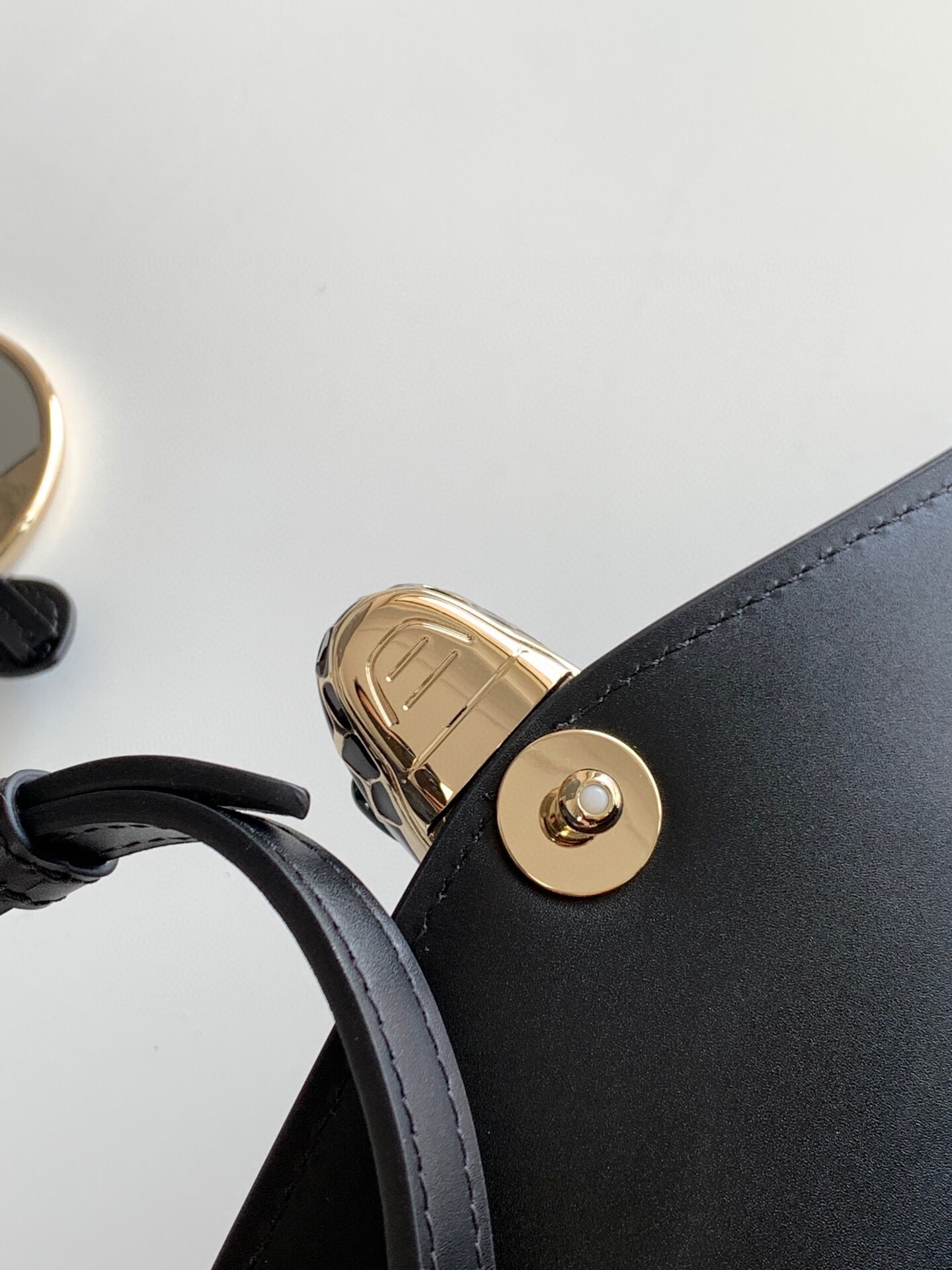 BVLGARI宝格丽意大利小牛皮蛇头双层肩背包289672