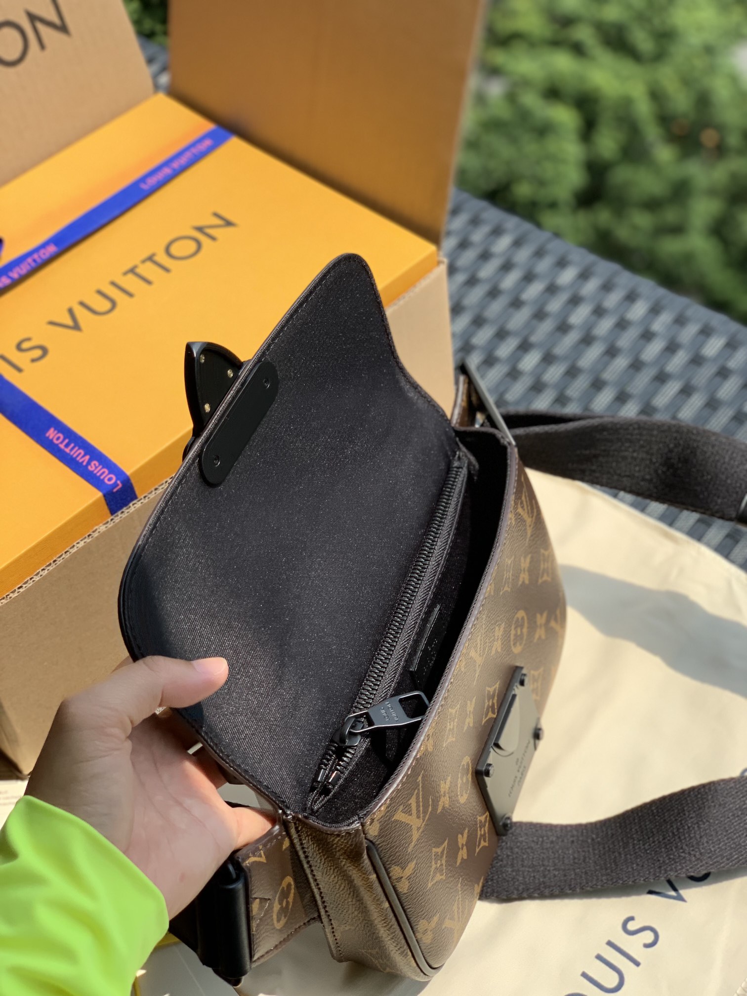 🌼 m45807尺寸21 x 15 x 4 cm真真正正的独家原厂渠道 ！趁热打铁出的这款s lock 