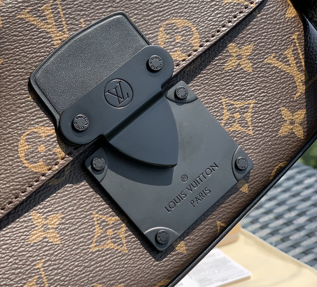 🌼 m45807尺寸21 x 15 x 4 cm真真正正的独家原厂渠道 ！趁热打铁出的这款s lock 