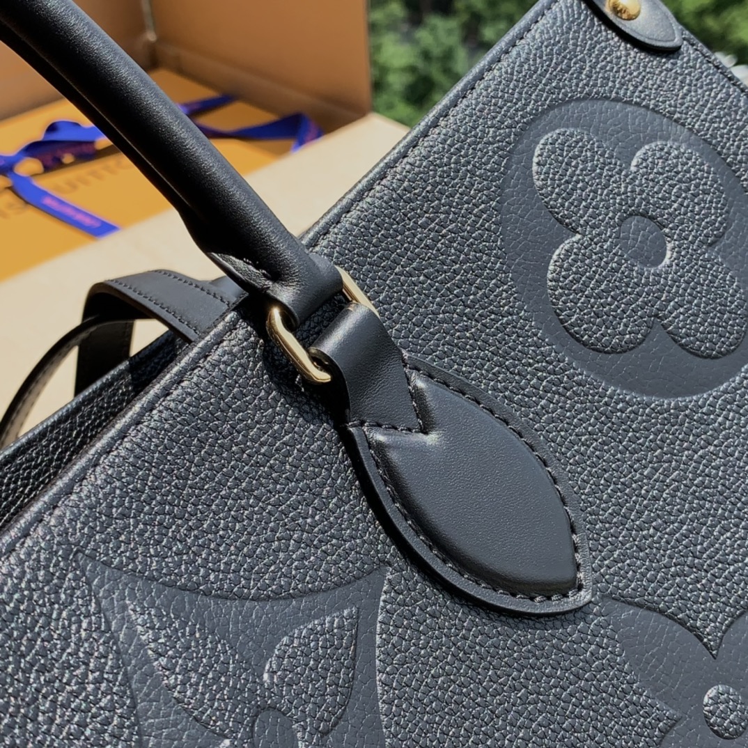 非市场普通货 进口皮料半钢五金 m44925大号尺寸41×34×19cm 新款纯黑色这款从推出到现在都很