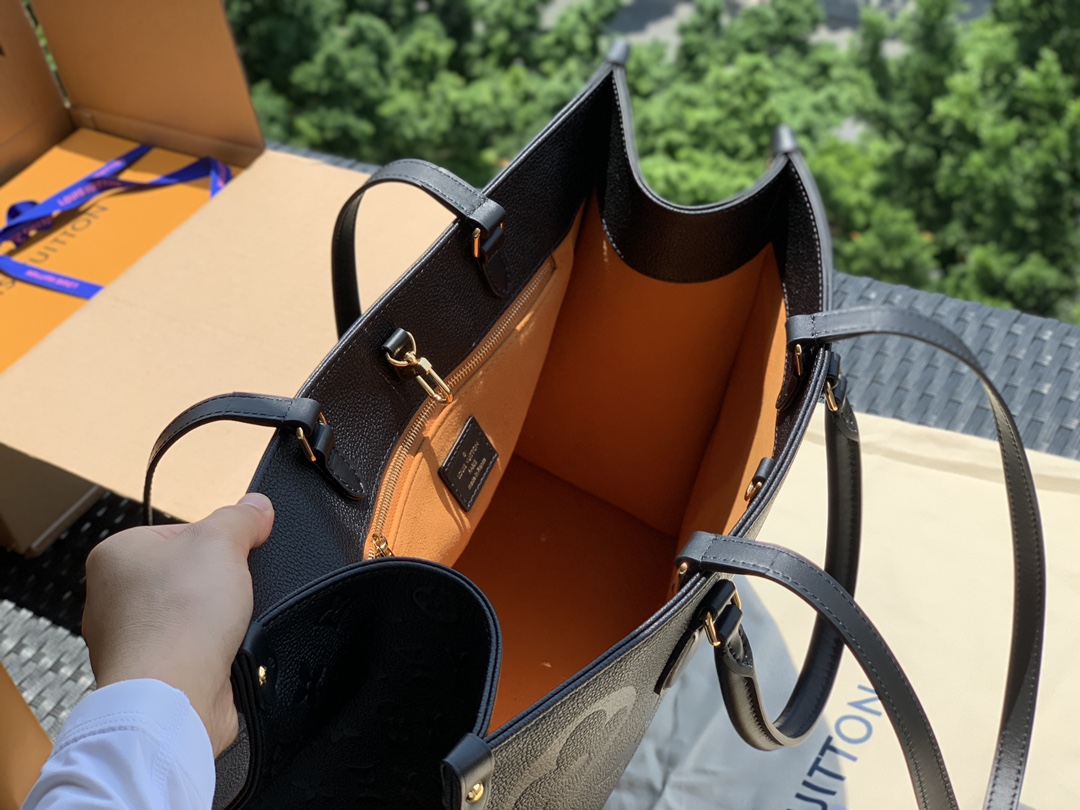 非市场普通货 进口皮料半钢五金 m44925大号尺寸41×34×19cm 新款纯黑色这款从推出到现在都很